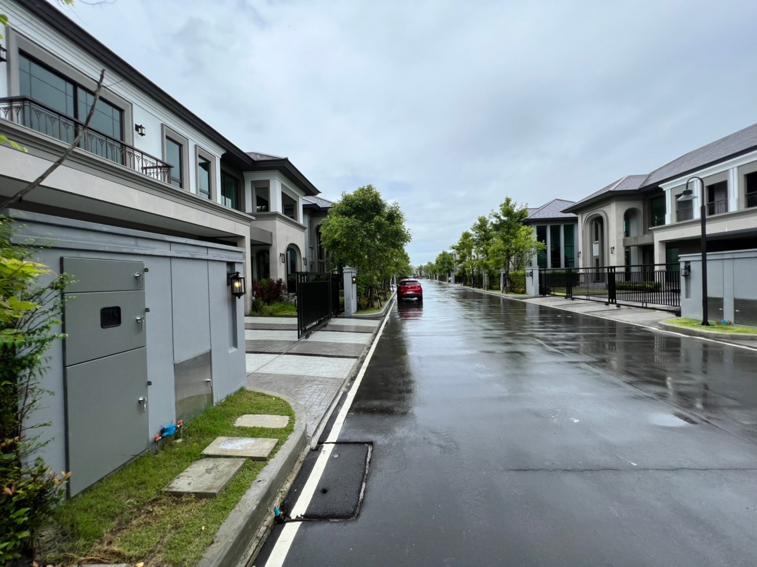 ขาย บ้านใหม่ แบบ BARE SHELL ไม่เคยเข้าอยู่ โครงการ Grand Bangkok Boulevard บางนา-อ่อนนุช