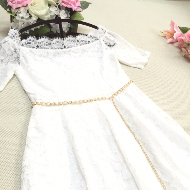 ชุดเดรสผ้าลูกไม้สีขาว ส่งฟรี ems