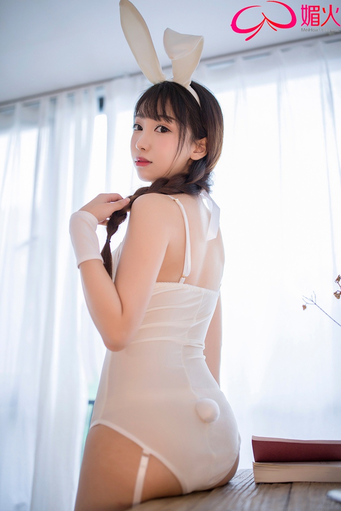 C7011 ชุดกระต่าย ชุดบันนี่เกิร์ลเป็นผ้ากำมะหยี่เนื้อนิ่มๆตรงหน้าอกเสริมฟองน้ำ มาพร้อมที่คาดผมหูกระต่าย โบว์หูกระต่าย ผ้ารัดข้อมือ สายรั้งถุงน่อง4เส้น(ตัวชุดสามารถถอด-ใส่ได้) งานดีตัดเย็บประนีตสวยงามค่ะ ***ไม่มีถุงน่อง ในหุ่นเบอร์M ใส่พอดีหุ่นค่ะ