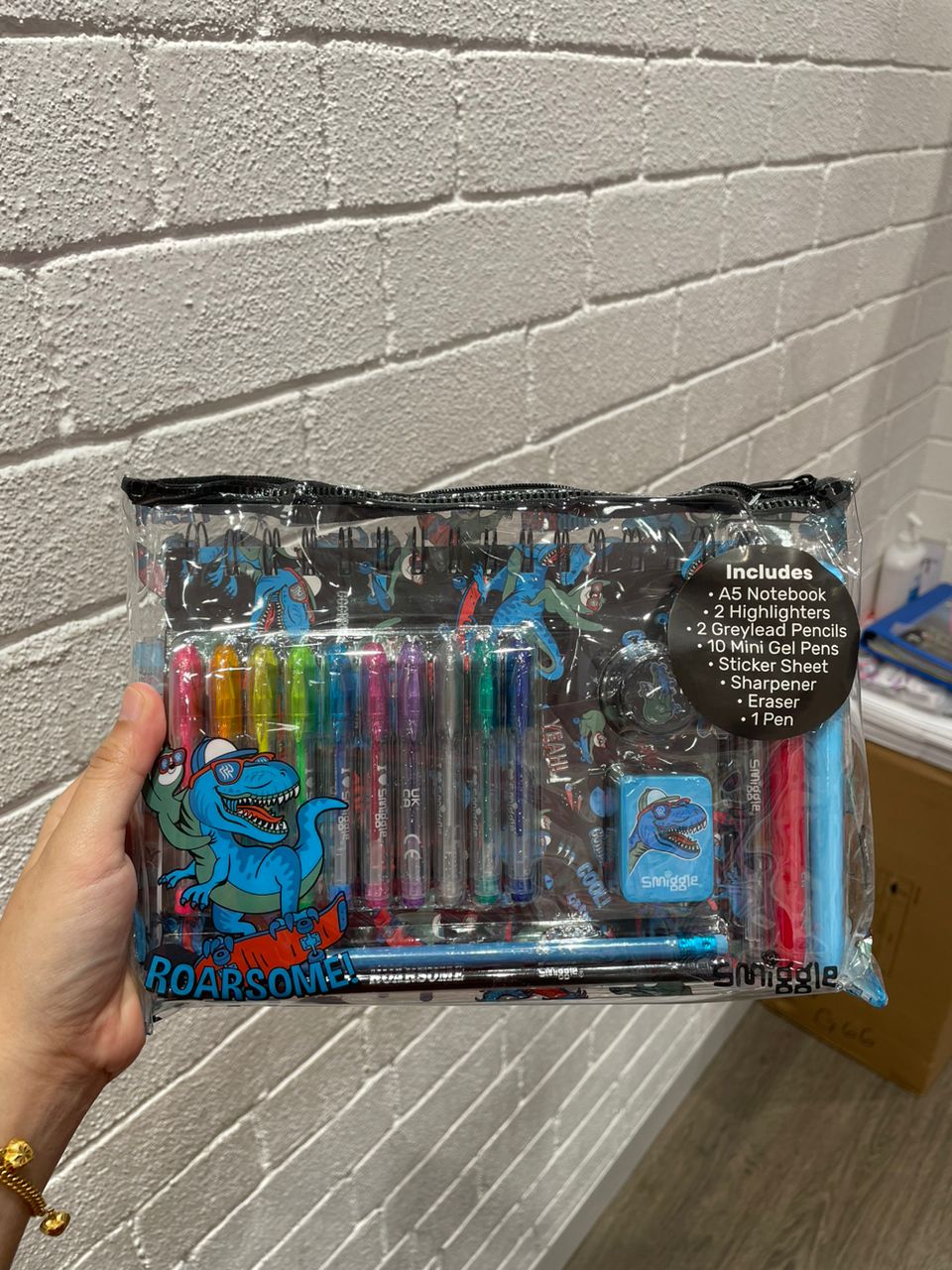 เซ็ต สมุด สี เครื่องเขียน Smiggle Essentials A5 Stationery Kit- Icons ไดโน