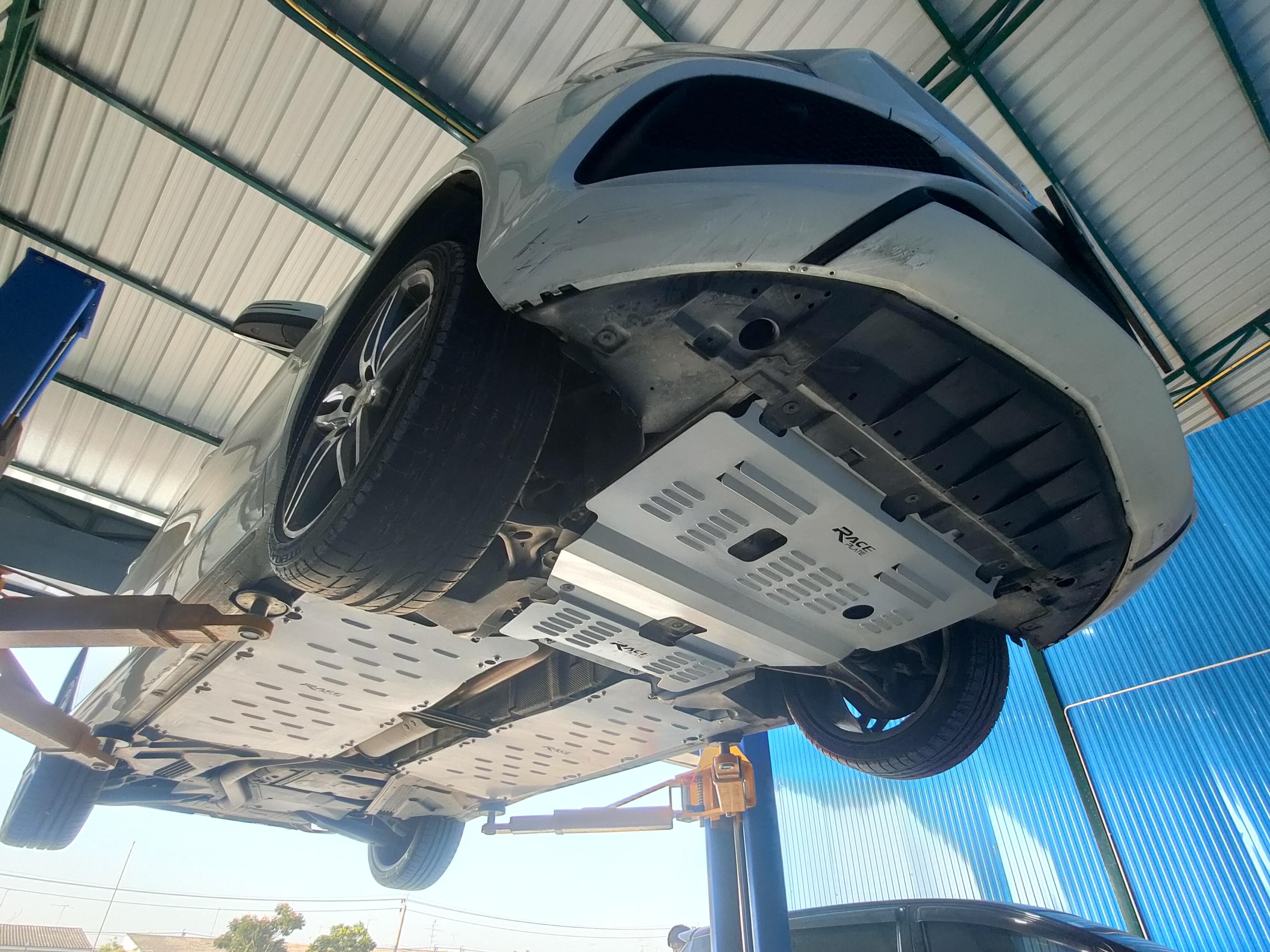 แผ่นปิดใต้ห้องเครื่องอลูมิเนียม Mercedes Benz CLA, GLA, A-Class Raceplate_Undertray