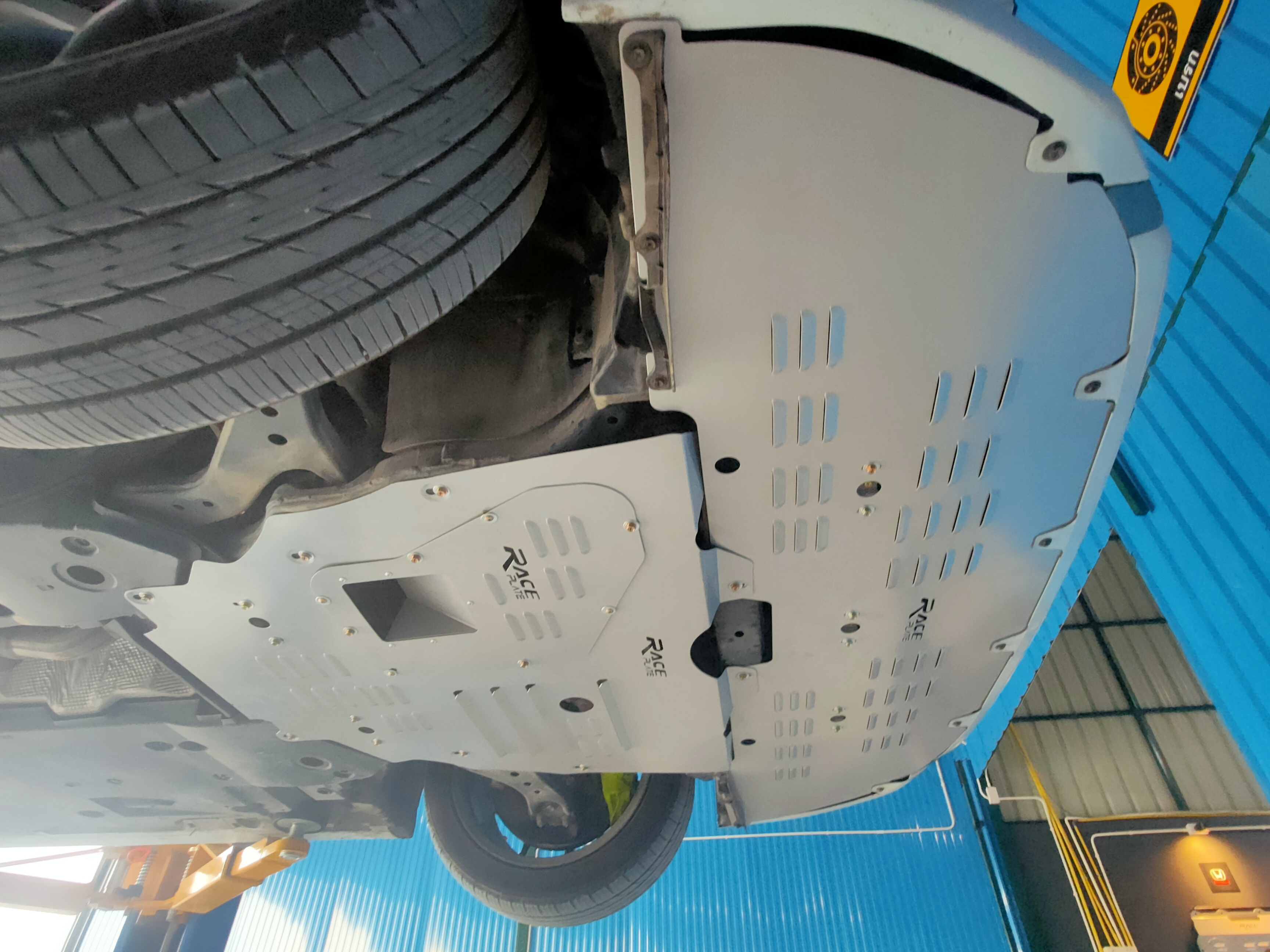 แผ่นปิดใต้ห้องเครื่องอลูมิเนียม Toyota Camry Acv70 2019-21 Raceplate_Undertray