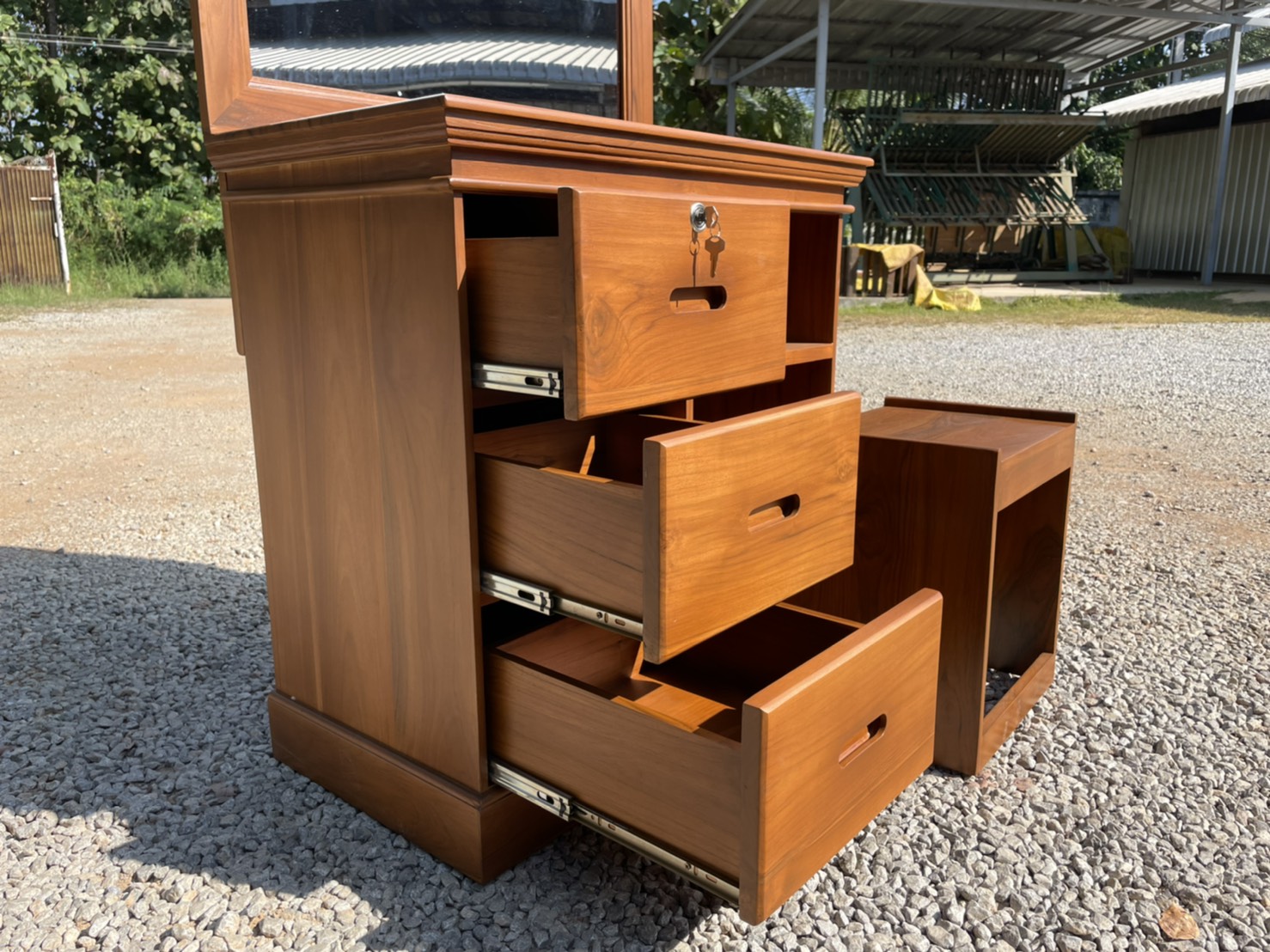 โต๊ะเครื่องแป้งไม้สัก