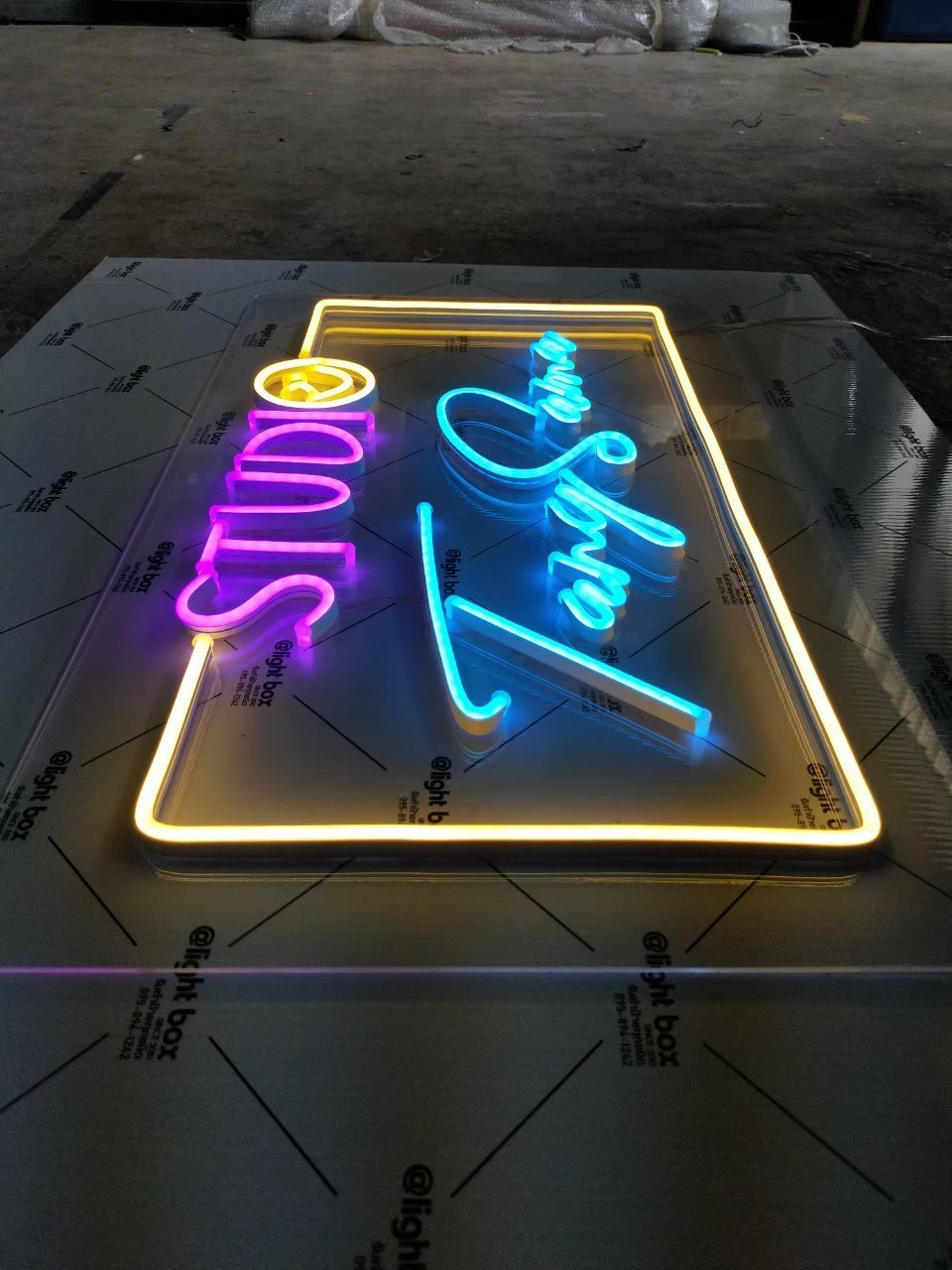 ป้ายไฟนีออน