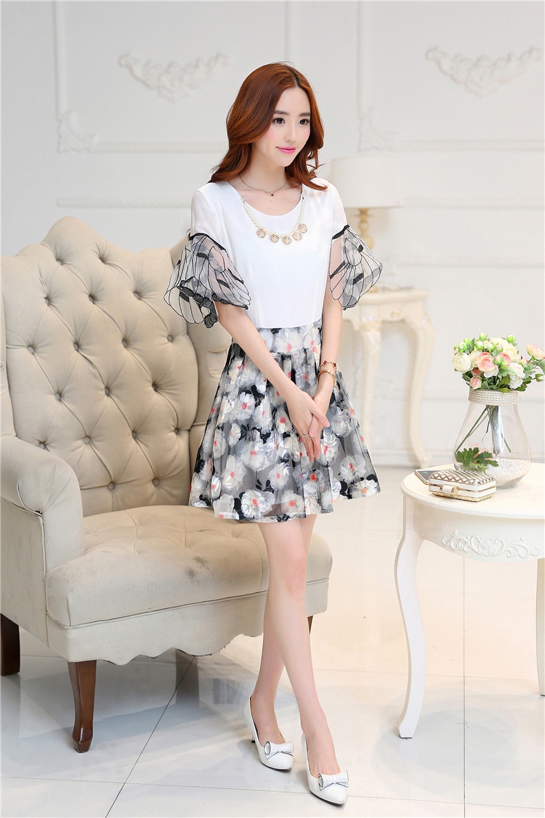 ชุดเดรสตัวเสื้อผ้าชีฟองเนื้อดีสีขาว แขนเสื้อเก๋เป็นปีกผีเสื้อ ส่งฟรี ems