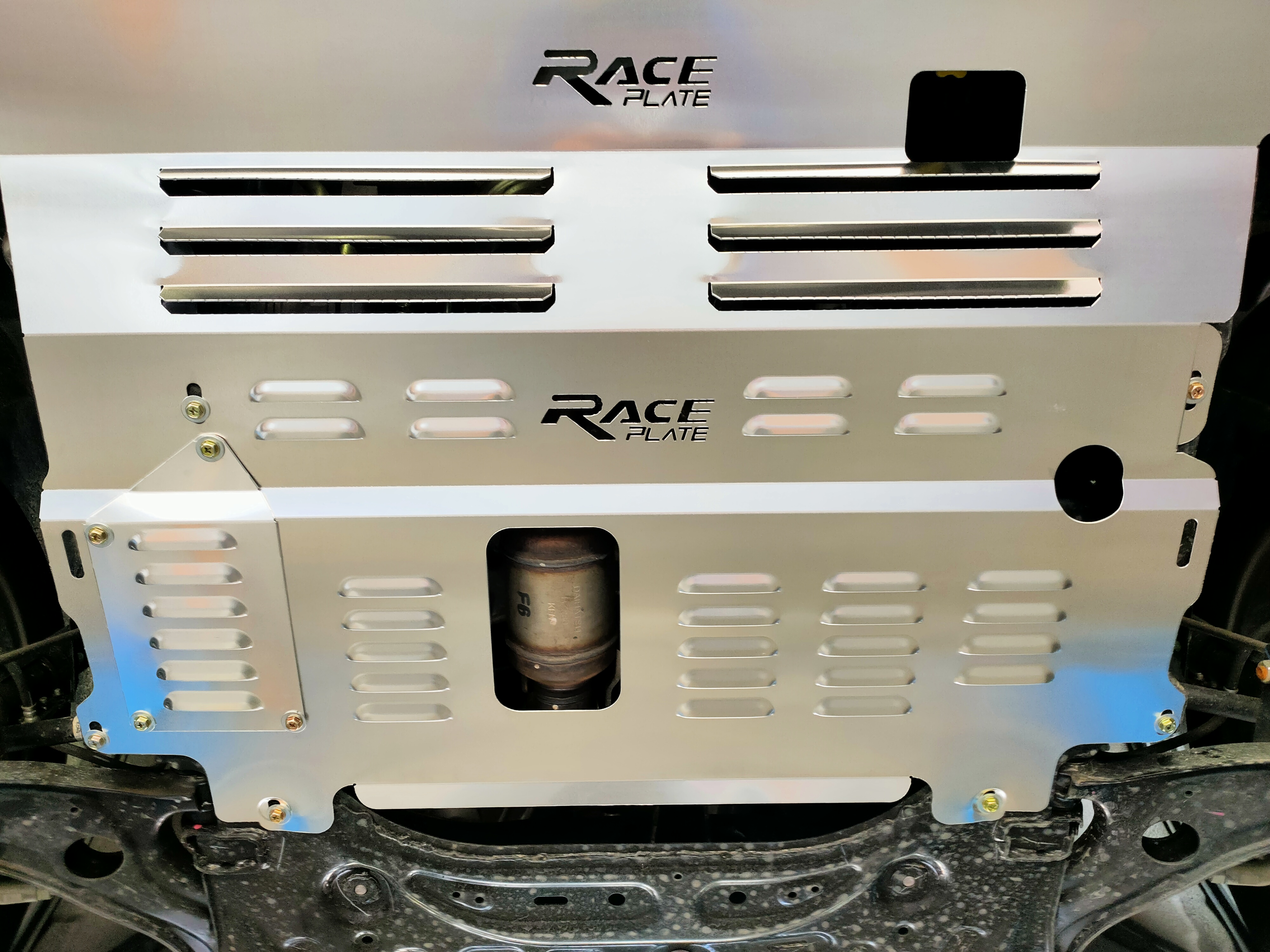 แผ่นปิดใต้ห้องเครื่องอลูมิเนียม Veloz 2022 Raceplate_Undertray