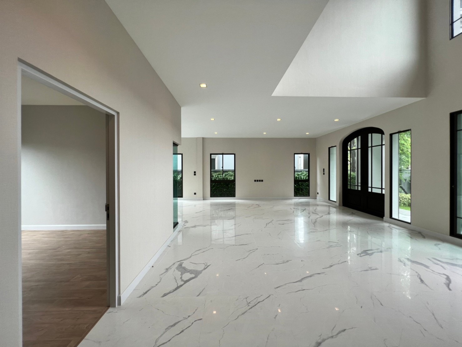 ขาย บ้านใหม่ แบบ BARE SHELL ไม่เคยเข้าอยู่ โครงการ Grand Bangkok Boulevard บางนา-อ่อนนุช