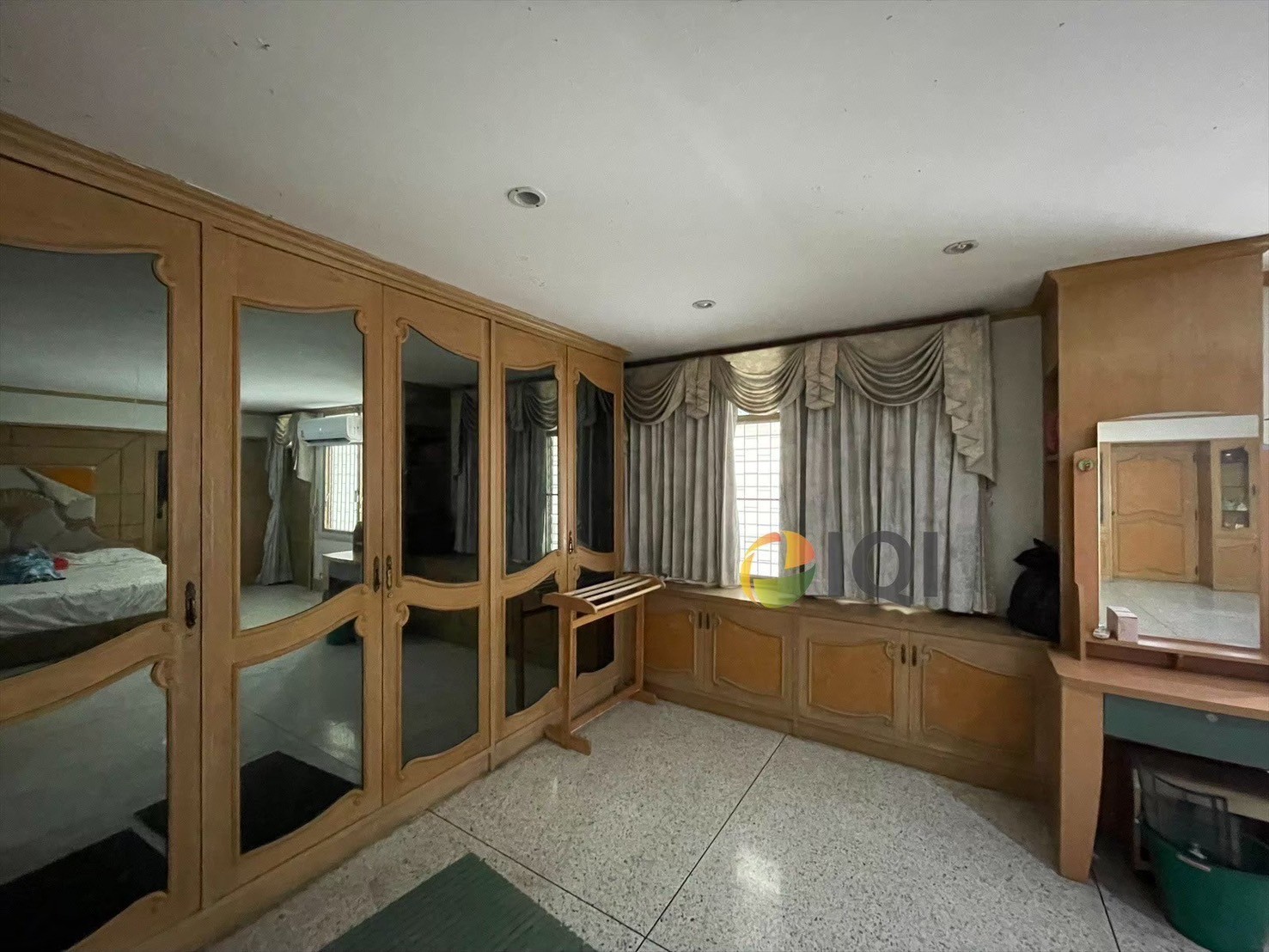 ทาวน์เฮาส์ 3 ชั้น ซอยบรมราชชนนี 11 หลังห้างเซ็นทรัลปิ่นเกล้า สภาพดี พร้อมอยู่