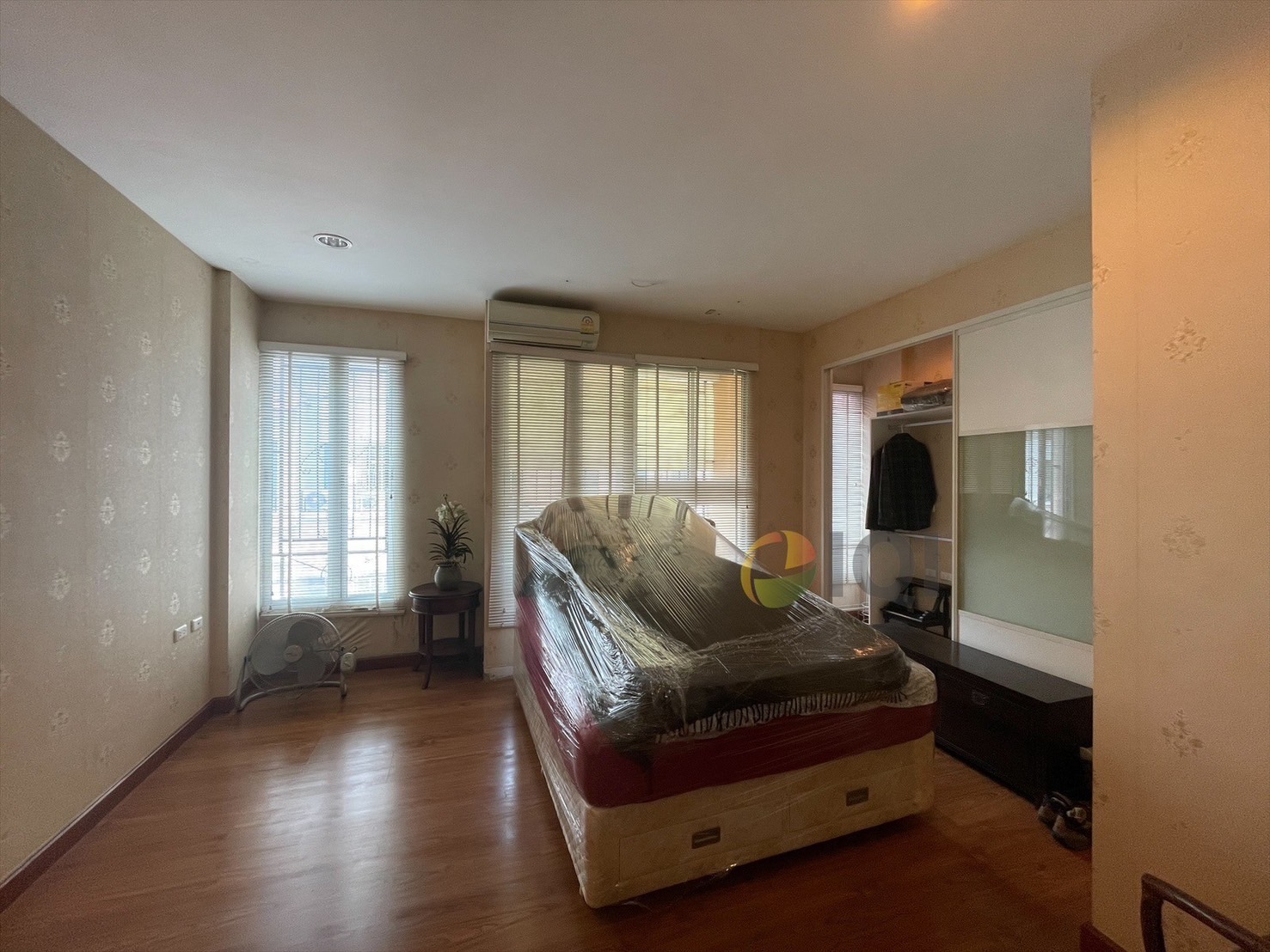 ขายทาวน์โฮม 3 ชั้น บ้านกลางเมือง บริติช ทาวน์ ศรีนครินทร์ แนวรถไฟฟ้าสายสีเหลือง