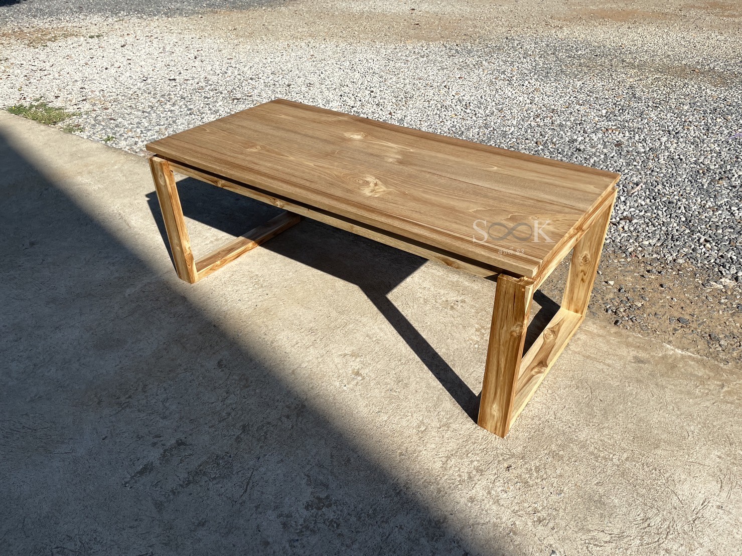 โต๊ะกลางขายู (สีสัก)