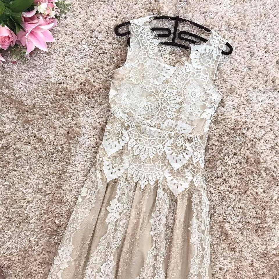 ชุดเดรสยาว ผ้าลูกไม้สีครีม สุดสวย ส่งฟรี