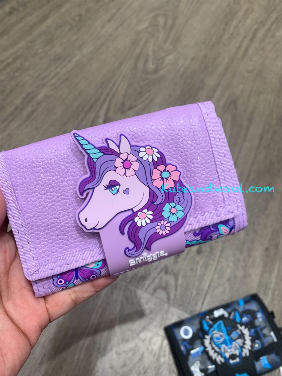 กระเป๋าตัง ไม่มีสาย Smiggle Wallet -Fly High- ม่วง ยูนิ