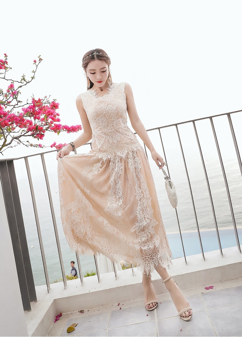 ชุดเดรสยาว ผ้าลูกไม้สีครีม สุดสวย ส่งฟรี