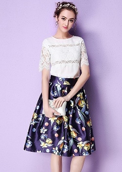 เสื้อผ้าชีฟองแต่งด้วยผ้าลูกไม้ มี 2 สีค่ะ ชมพูกับขาว ส่งฟรี ems