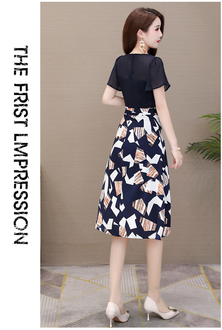 ชุดเดรสสีกรมท่า ชุดเดรสใส่ทำงาน ตัวเสื้อผ้าชีฟองสีกรมท่า เย็บต่อกับกระโปรงผ้าชีฟองพิมพ์ลายตามแบบ ส่งฟรี ems