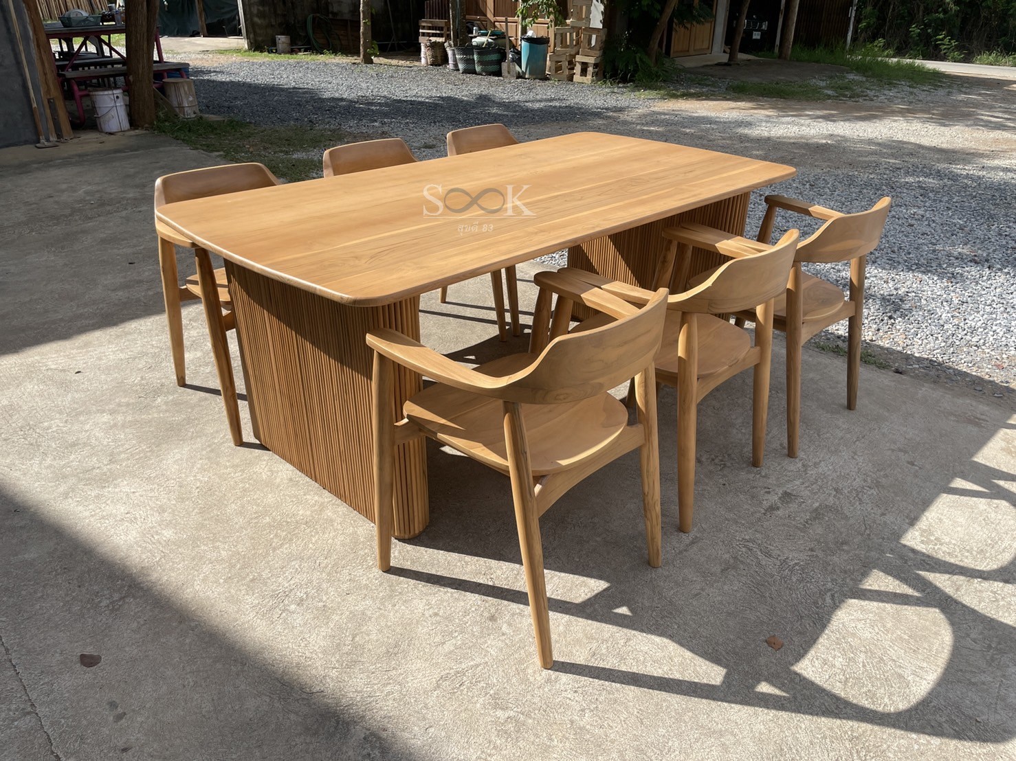 ชุดโต๊ะกินข้าวขากล่องประดับซี่ (สีสัก)