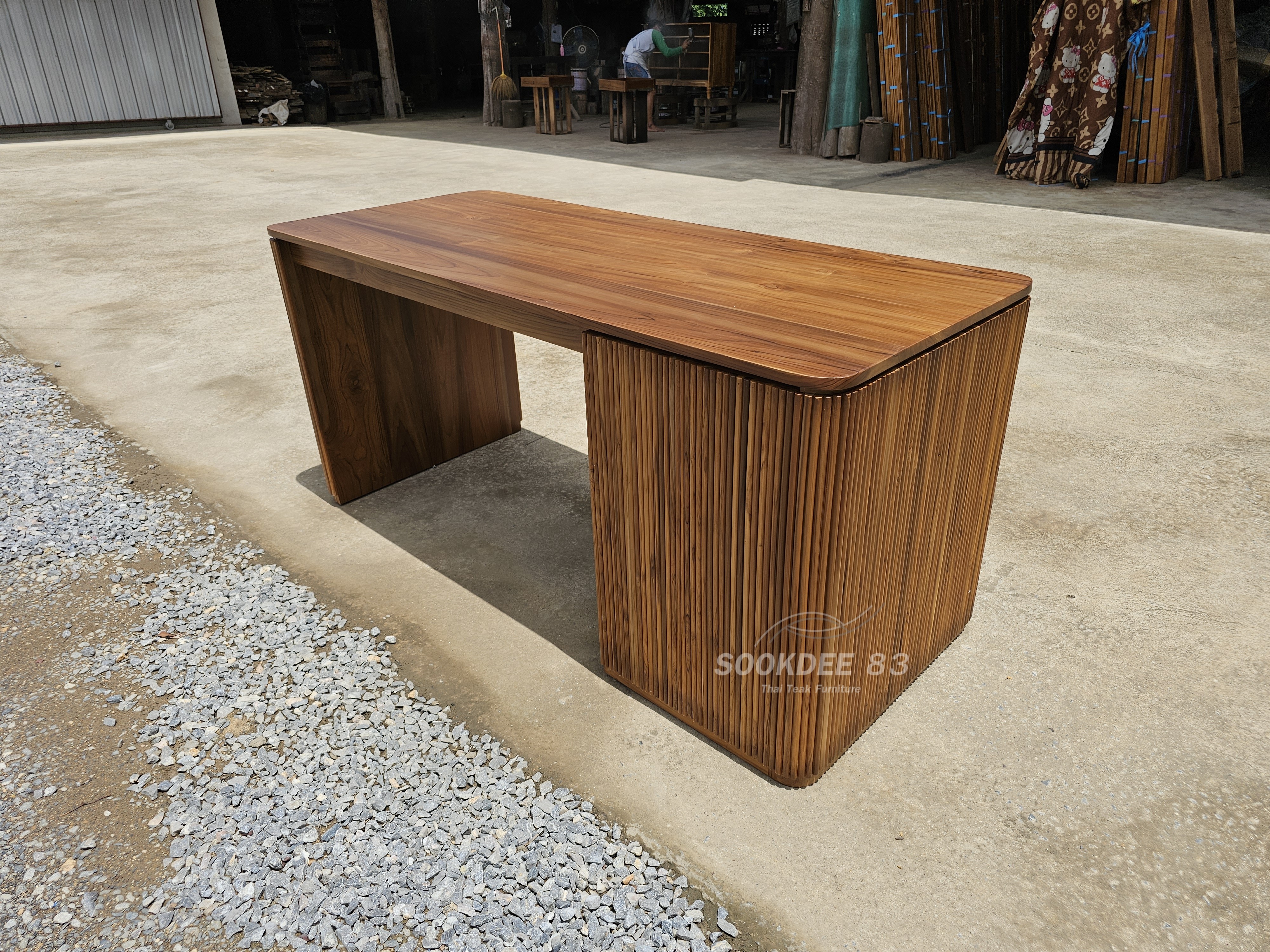 โต๊ะทำงานประดับซี่ (ไม่รวมมือจับ)