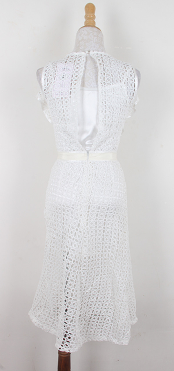 ชุดเดรสยาวผ้าถักโครเชต์แขนกุดสีขาว ส่งฟรี ems