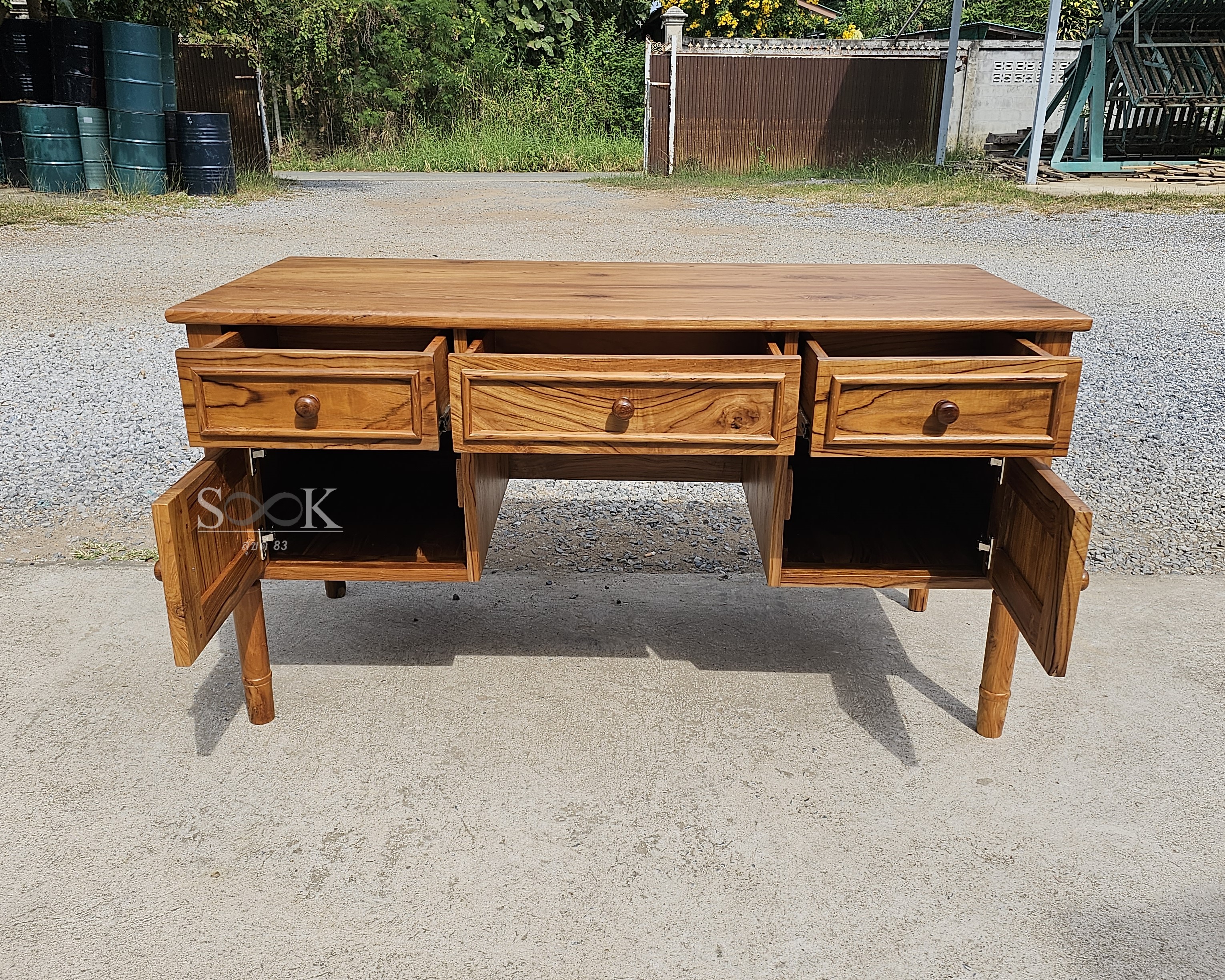 โต๊ะทำงานคลาสสิค