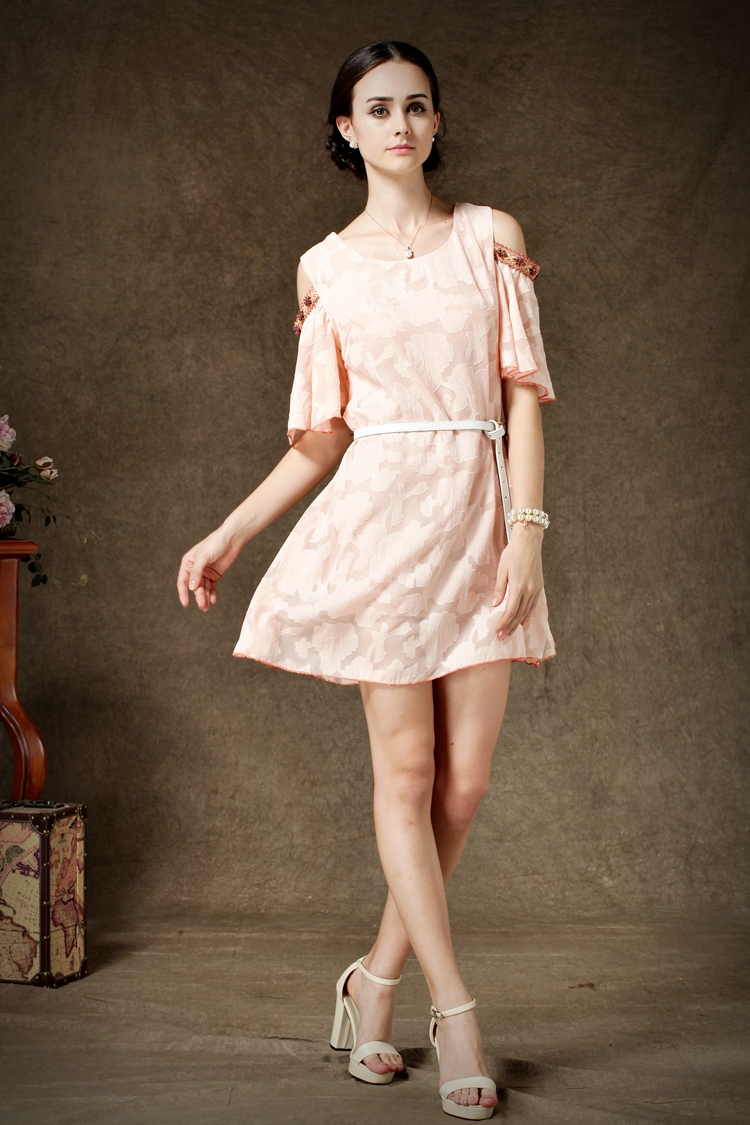 ชุดเดรสผ้าฉลุลายดอกไม้สีขาว สวยเก๋ ส่งฟรี ems