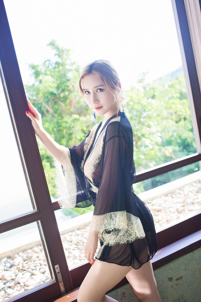 N441 ชุดคลุมนอนซีทรูเซ็กซี่ เสื้อคลุมนอนซีทรูแต่งลูกไม้สีครีมอ่อนสวยๆ ช่วงแขนออกแบบสไตล์แขนชุดกิโมโนมาพร้อมสายคาดเอวอย่างดีทำจากผ้าเนื้อนิ่มๆให้สัมผัสที่นุ่มมือ ***รหัสนี้โดยรวมแล้วทำออกมาดีมากค่ะ