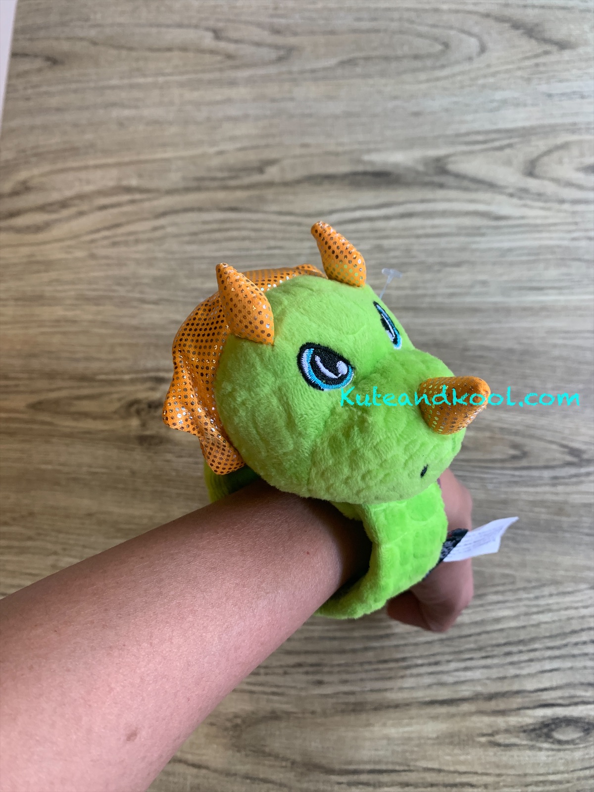 Smiggle hug a bud slapband- ไดโน