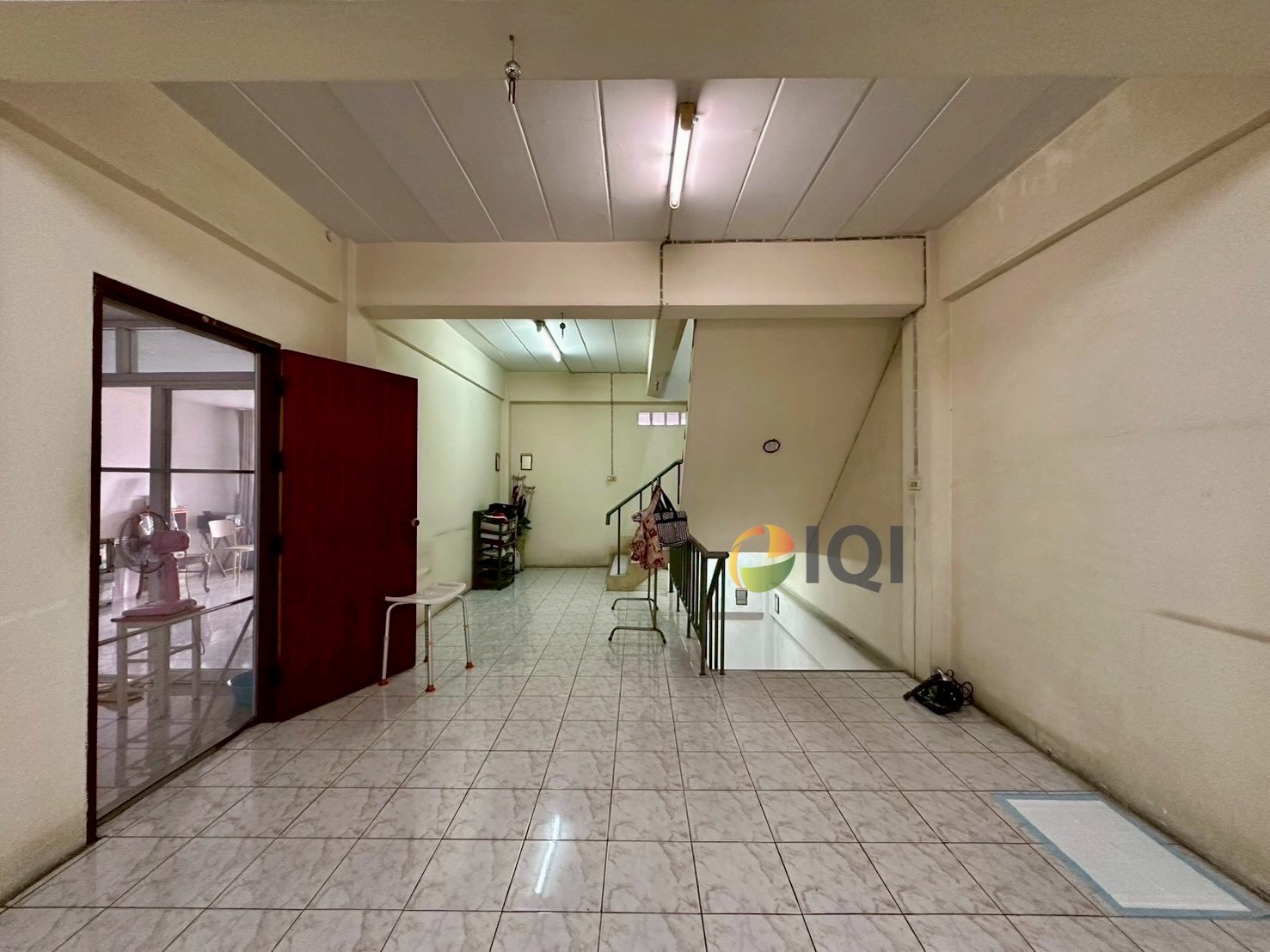 ขายอาคารพาณิชย์ 5 ชั้น 2 คูหาติดกัน ถนนหนามแดง - บางพลี ใกล้รถไฟฟ้า 2 สาย และใกล้ทางด่วน