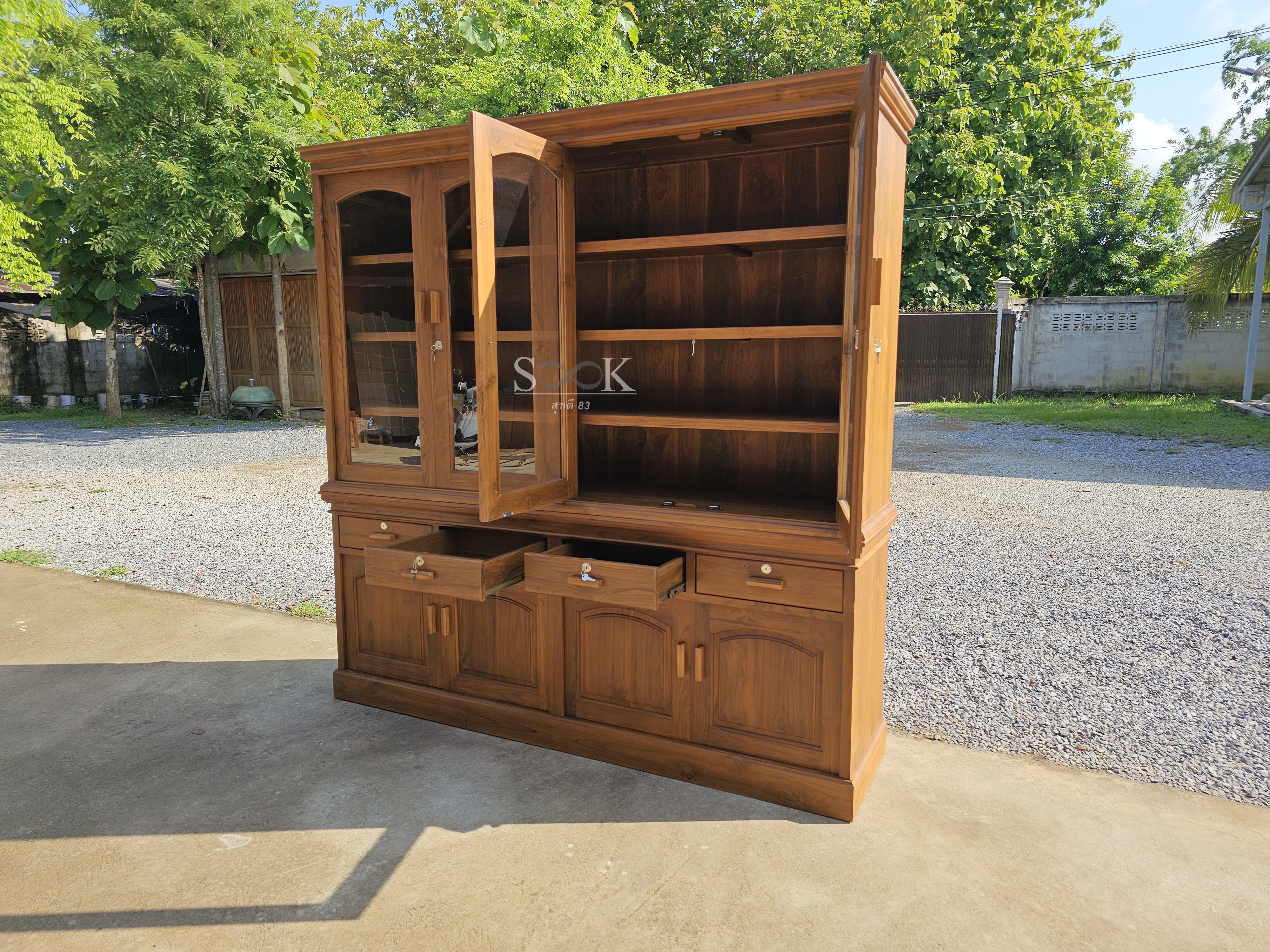 ตู้โชว์เก็บของบานกระจก