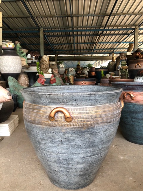 อ่างปลูกบัวหลวงทรงสูง