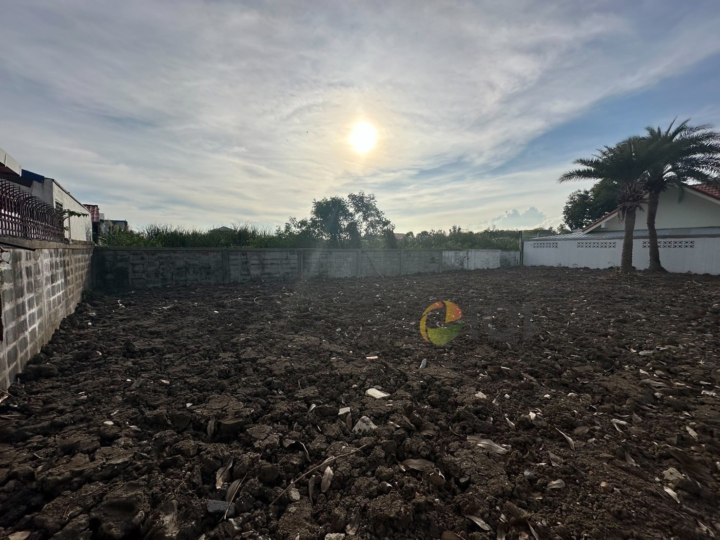 ขายที่ดินเปล่า โฉนด 2 แปลง ในหมู่บ้านปลาทอง ศรีนครินทร์ ติดMRT สายสีเหลือง (สถานีศรีด่าน)