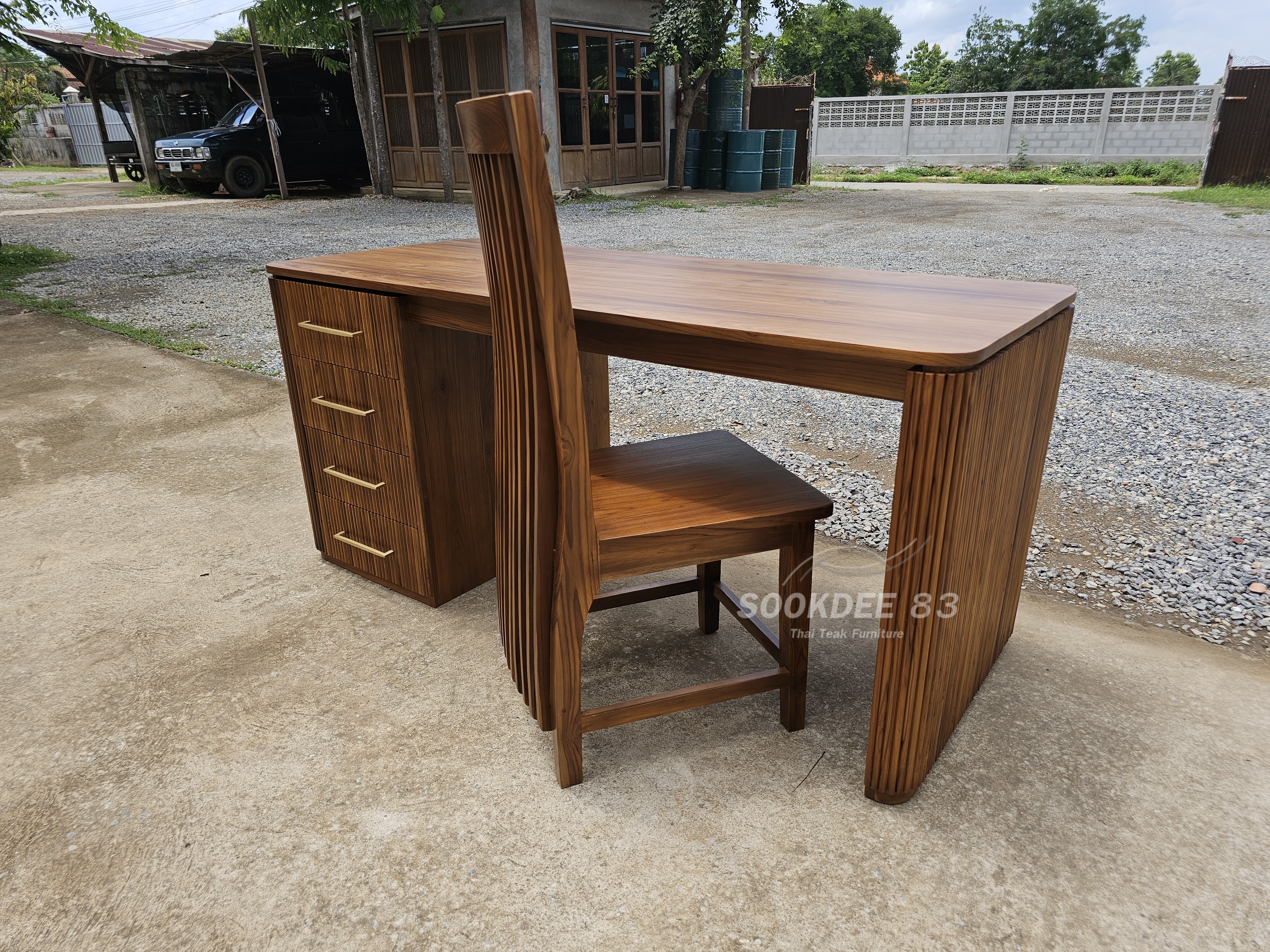 โต๊ะทำงานประดับซี่ พร้อมเก้าอี้ (ไม่รวมมือจับ)