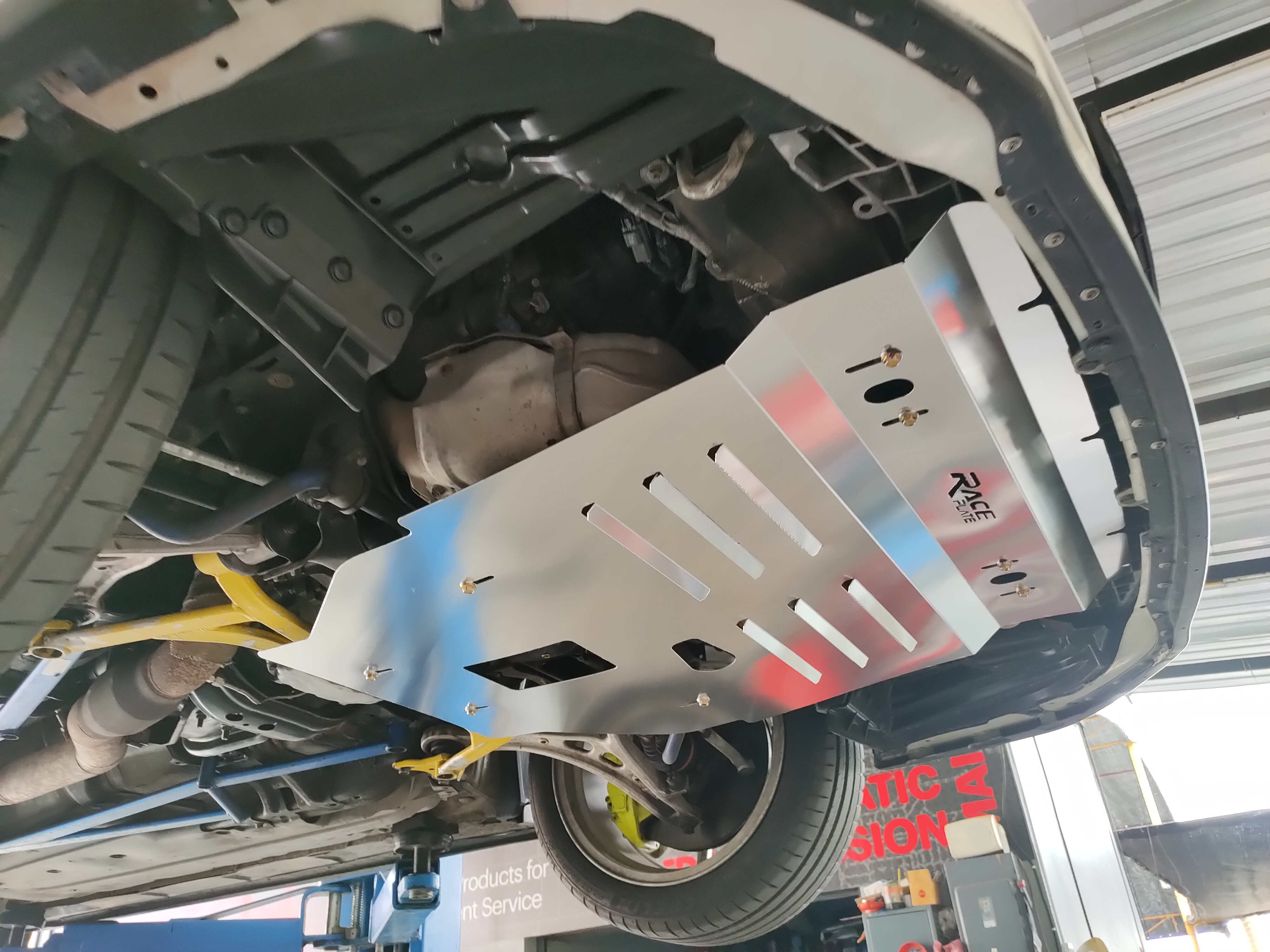 แผ่นปิดใต้ห้องเครื่องอลูมิเนียม Subaru Impreza GH แมว Raceplate_Undertray