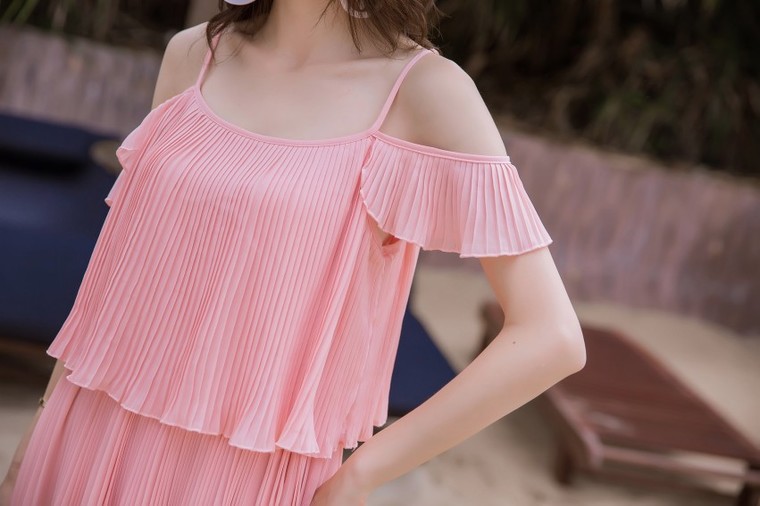 เดรสยาวผ้าชีฟองเนื้อดี สีชมพู สายเดี่ยวเปิดไหล่ ส่งฟรี ems