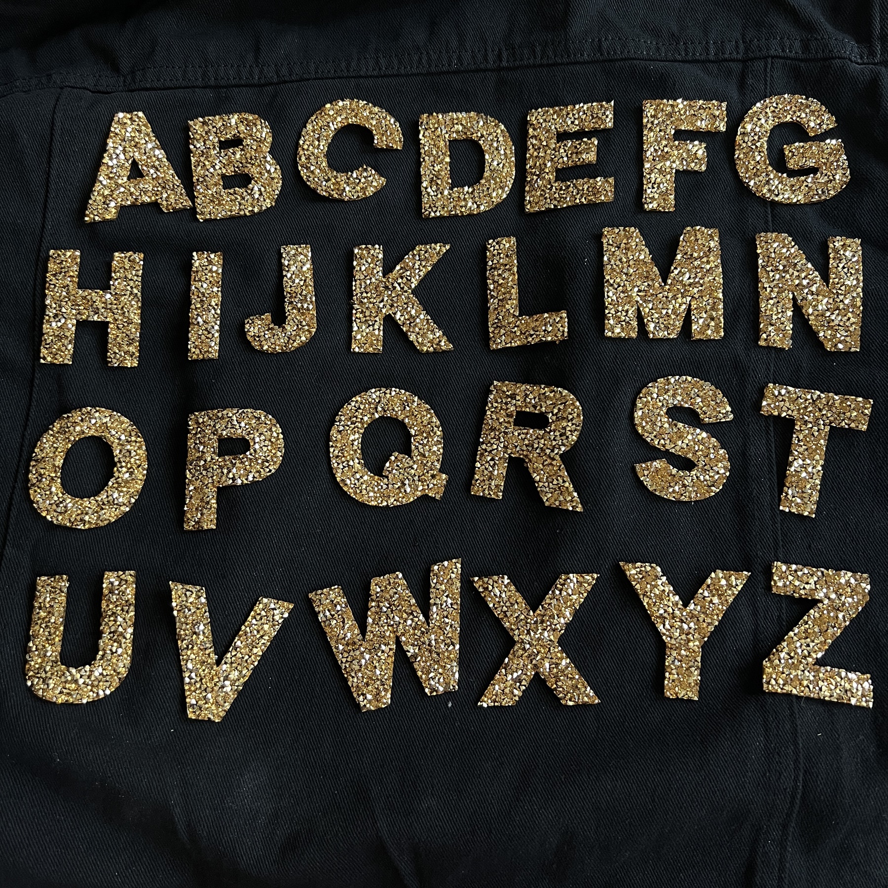 ตัวอักษร เพชรวิบวับ คริสตัล ตัวรีดติดเสื้อ ตัวรีด ติดกระเป๋า ติดหมวก ติดแจ๊คเก็ต อักษรภาษาอังกฤษ Alphabet Patch