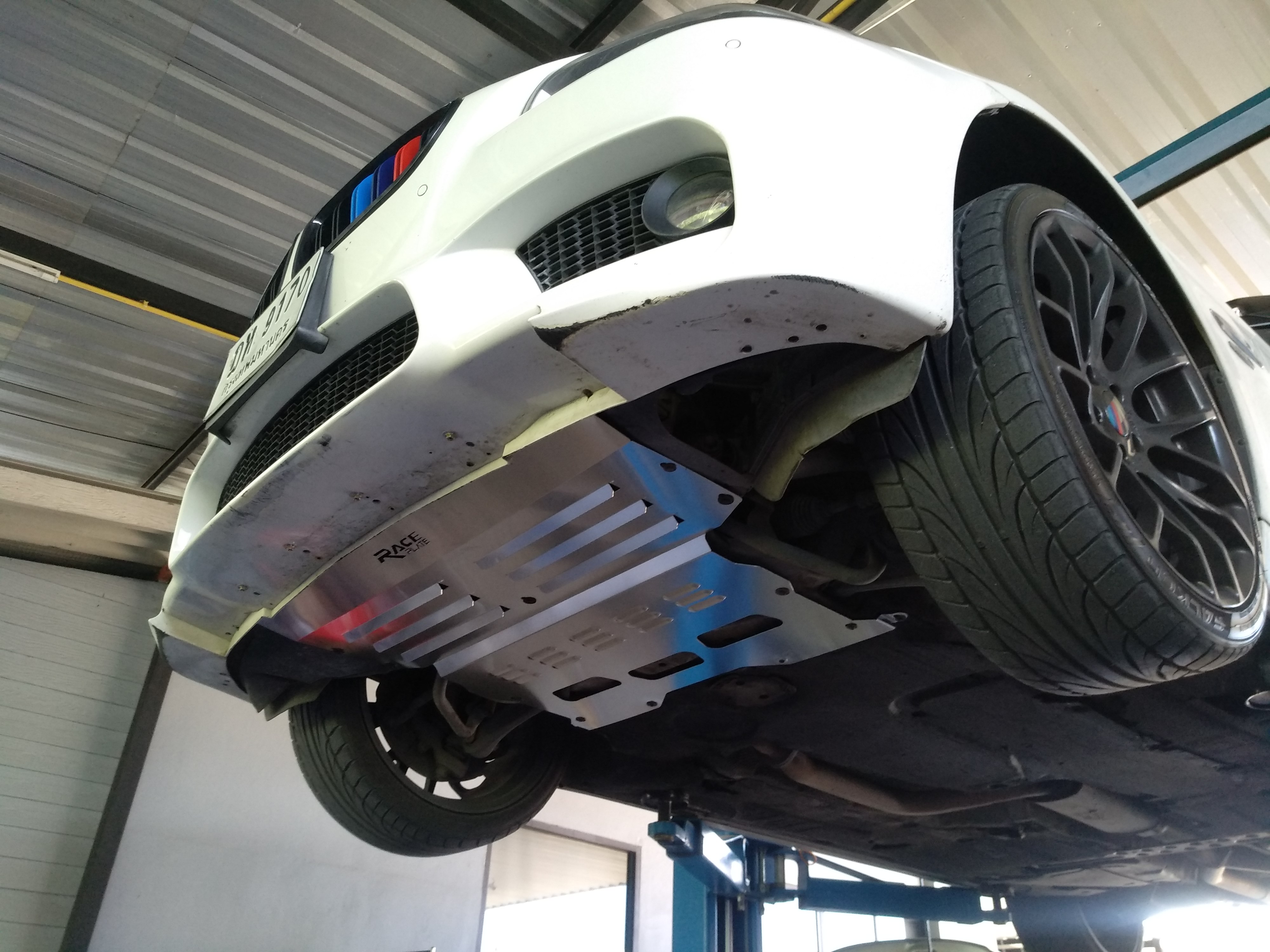 แผ่นปิดใต้ห้องเครื่องอลูมิเนียม BMW F10 Raceplate_Undertray