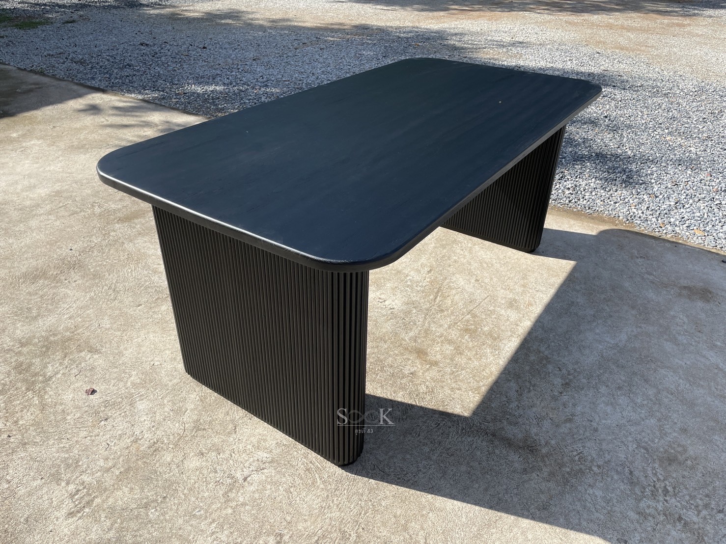 โต๊ะขากล่องประดับซี่กลม (สีสัก)