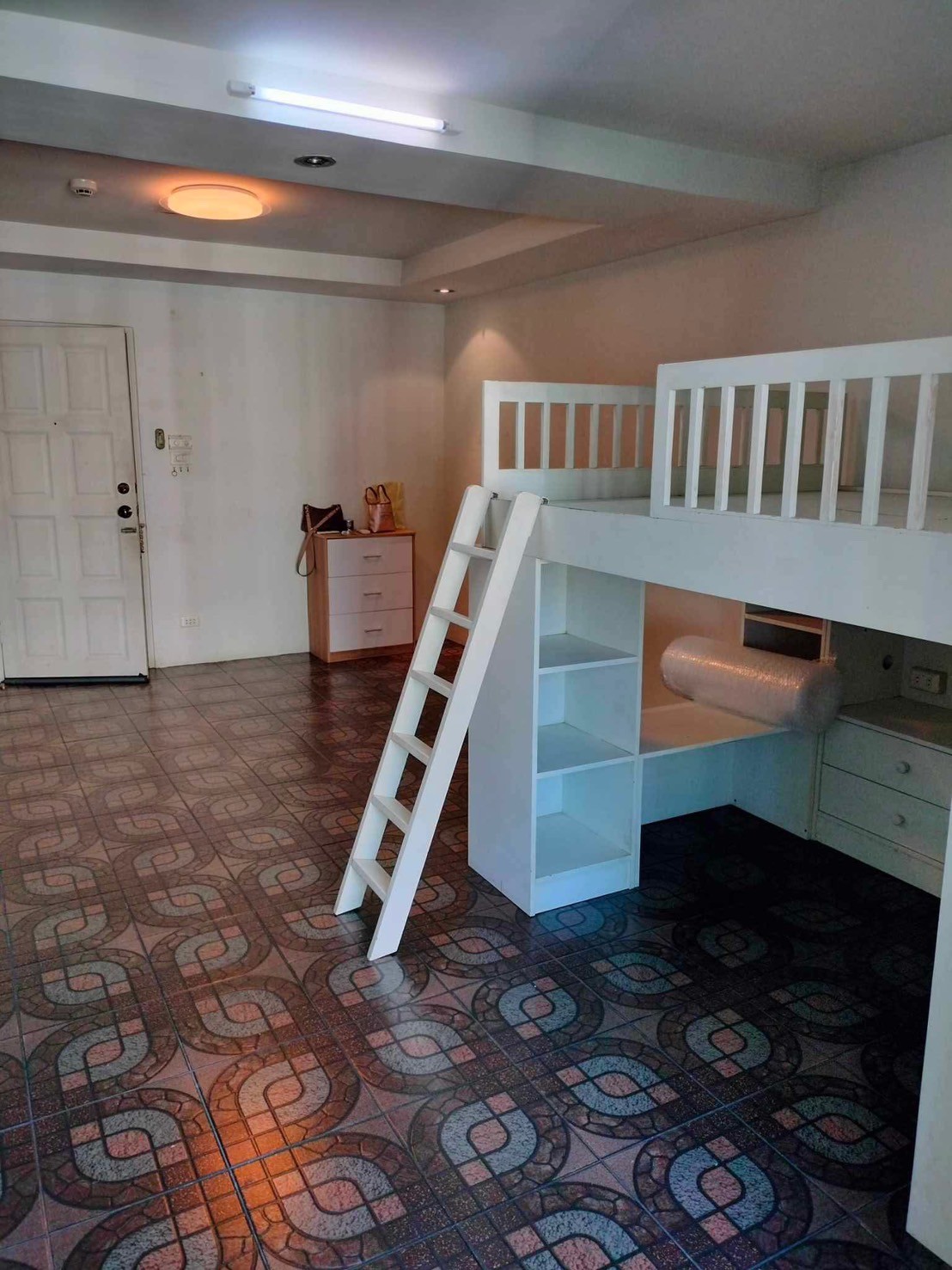 ขายคอนโดเนียม ประตูน้ำเพรสตีจ (Pratunam Prestige) ถนนเพชรบุรี 15