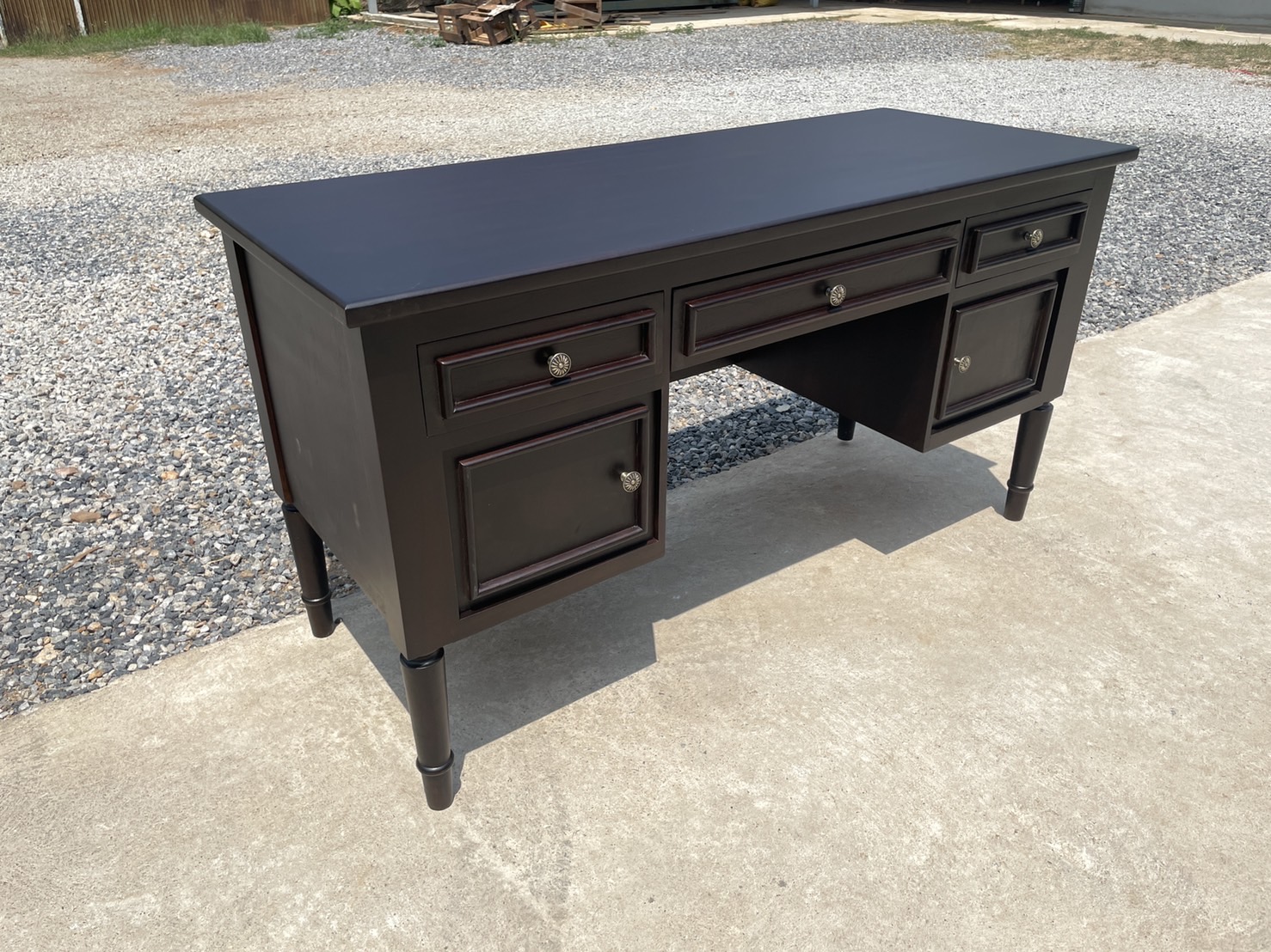 โต๊ะทำงานคลาสสิค