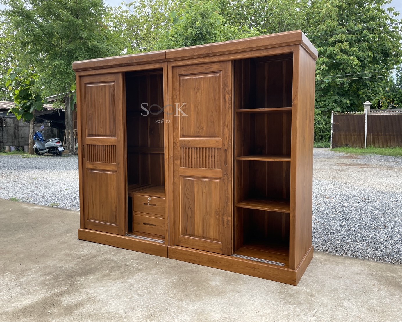 ตู้เสื้อผ้าบานเลื่อนประกบบัวเรียบ สูง 1.8 ม.