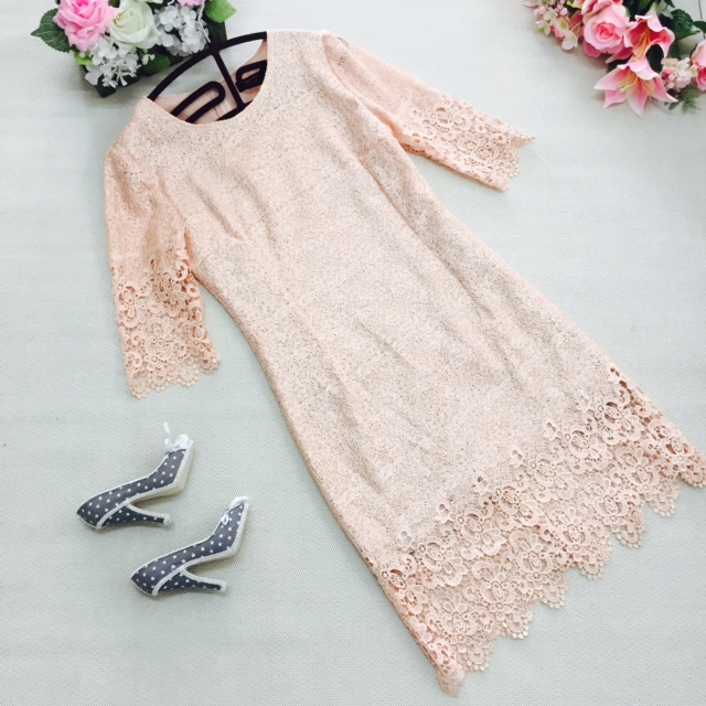 ชุดเดรสผ้าลูกไม้สีครีม ส่งฟรี ems