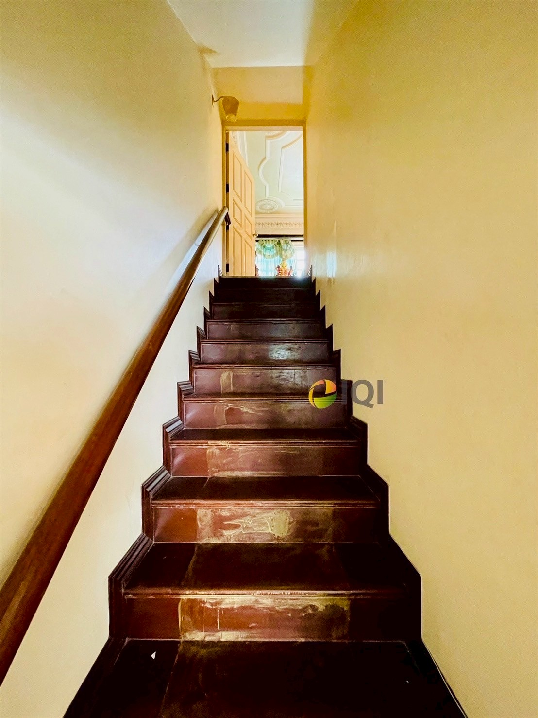 ขายทาวน์เฮ้าส์ 5 ชั้น ทรงโรมัน ถนนวิภาวดี ซอย 2 ทางเข้าหลักของมหาวิทยาลัยหอการค้าไทย