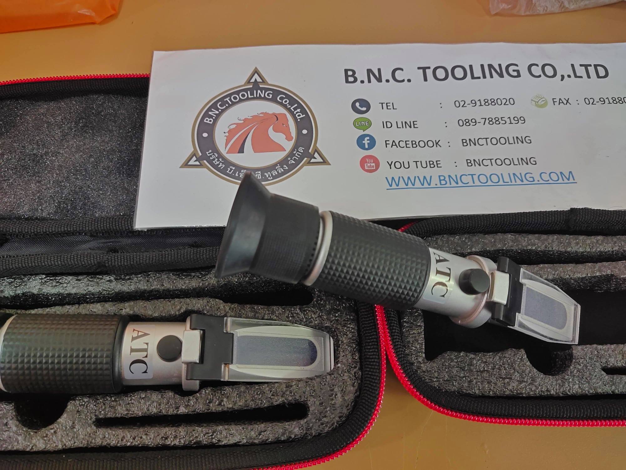 28-62 %Handheld Brix Refractometer Sugar Content Fruit Juice Liquids Tester.วัดความหวาน (Brix Refractometer) 28-62 % เหมาะสำหรับวัดปริมาณน้ำตาลในน้ำผลไม้ ไวน์ เครื่องดื่มต่างๆ BRIX 28-62%