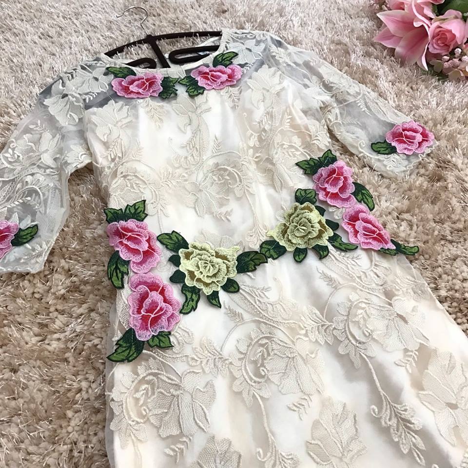 ชุดเดรสผ้าลูกไม้ปักลายดอกไม้สีครีม ส่งฟรี ems