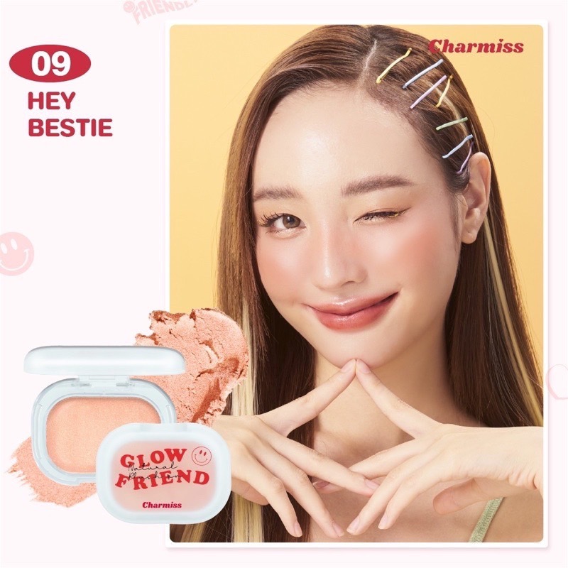 Charmiss Glowfriend Natural Blush On 4g #09 Hey Bestie ชาร์มิส โกลว์เฟรนด์ เนอเชอรัล บลัช ออน 4g บลัชออนเนื้อโมจิชาร์มิส นุ่ม แต่ไม่เหนียวเหนอะหนะ สี 09 Hey Bestie – สีส้มอ่อนอมน้ำตาลประกายชิมเมอร์