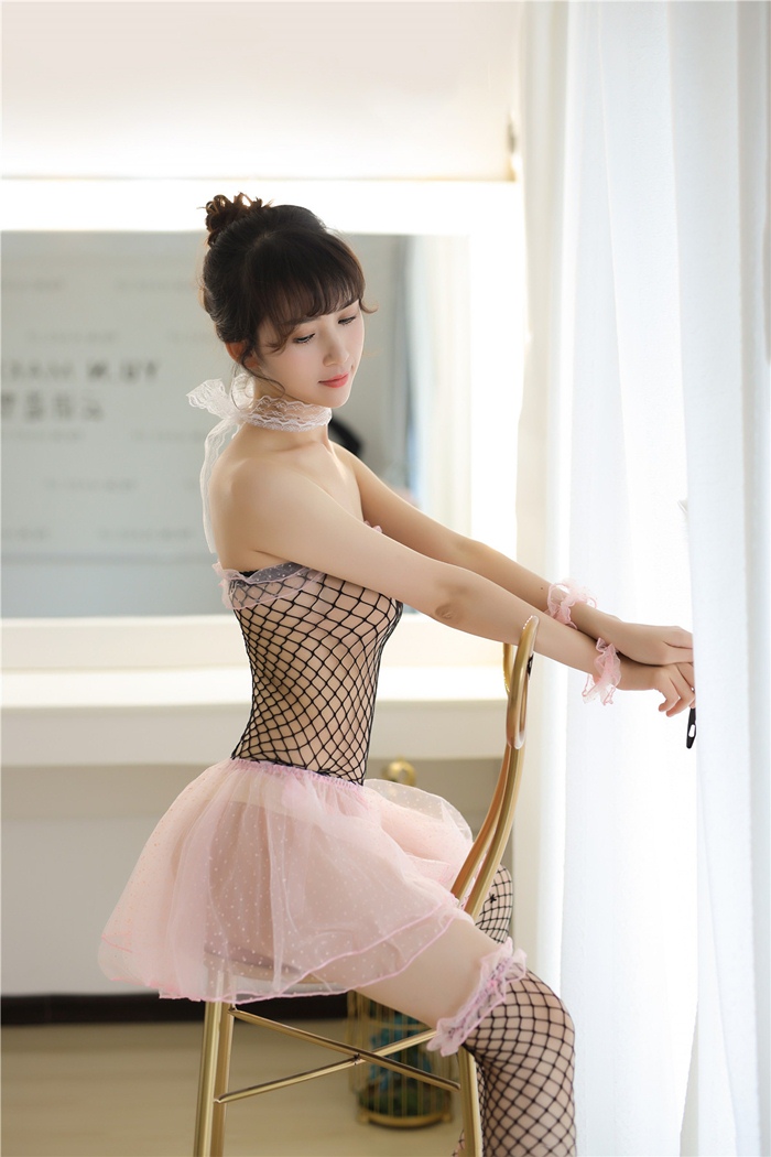 K301 ชุดตาข่ายแฟนซี ชุดตาข่ายสไตล์คอสเพลย์เป็นการผสมผสานกันระหว่างตาข่ายกับผ้าซีทรูลายจุดสีชมพูหวานๆ รหัสนี้ประกอบไปด้วย ตัวชุดตาข่ายกระโปรงชมพู จีสตริงแบบผูก ปลอกแขน1คู่ ถุงน่อง1คู่ ตามรูปเลยค่ะ