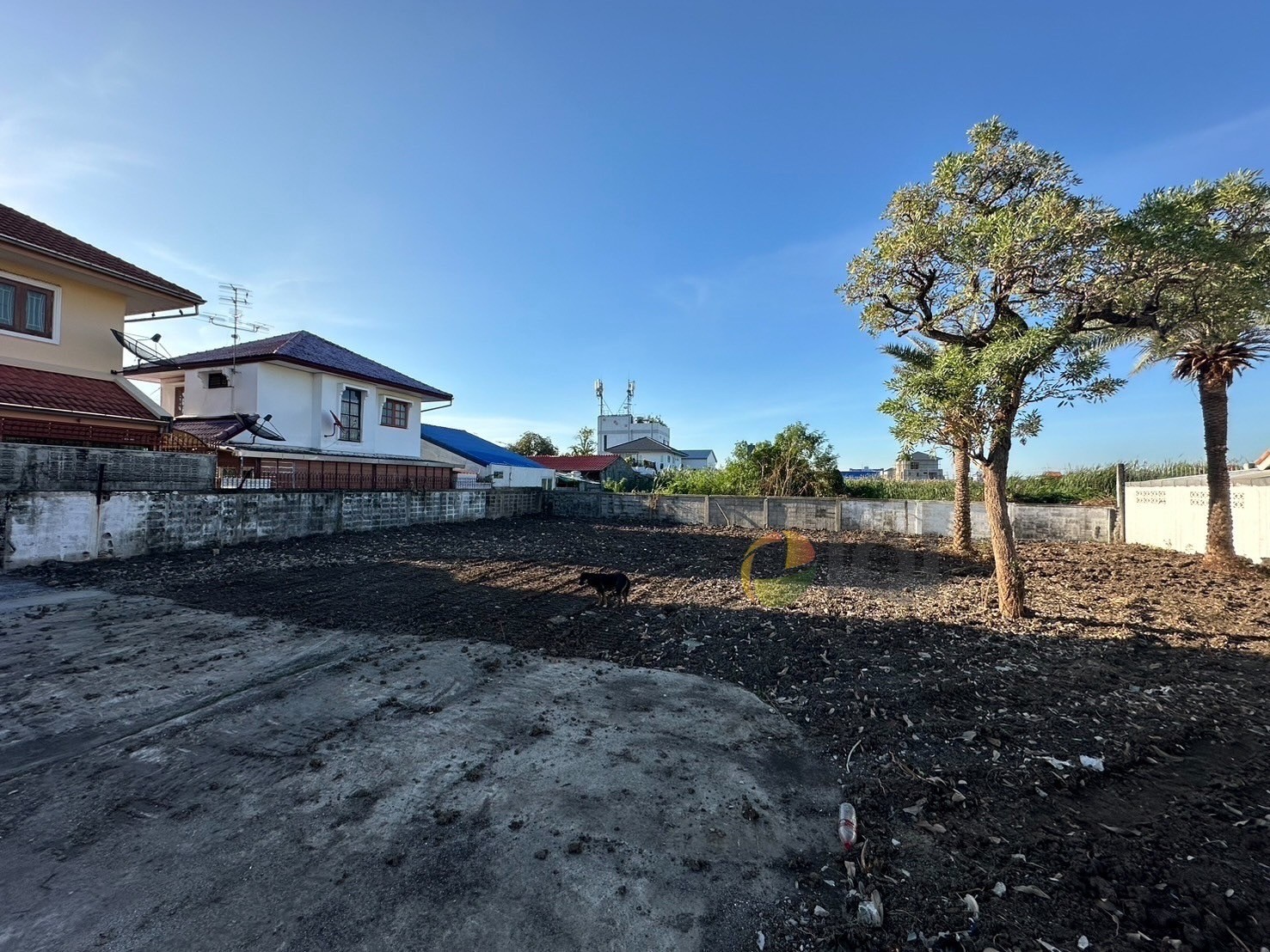 ขายที่ดินเปล่า โฉนด 2 แปลง ในหมู่บ้านปลาทอง ศรีนครินทร์ ติดMRT สายสีเหลือง (สถานีศรีด่าน)