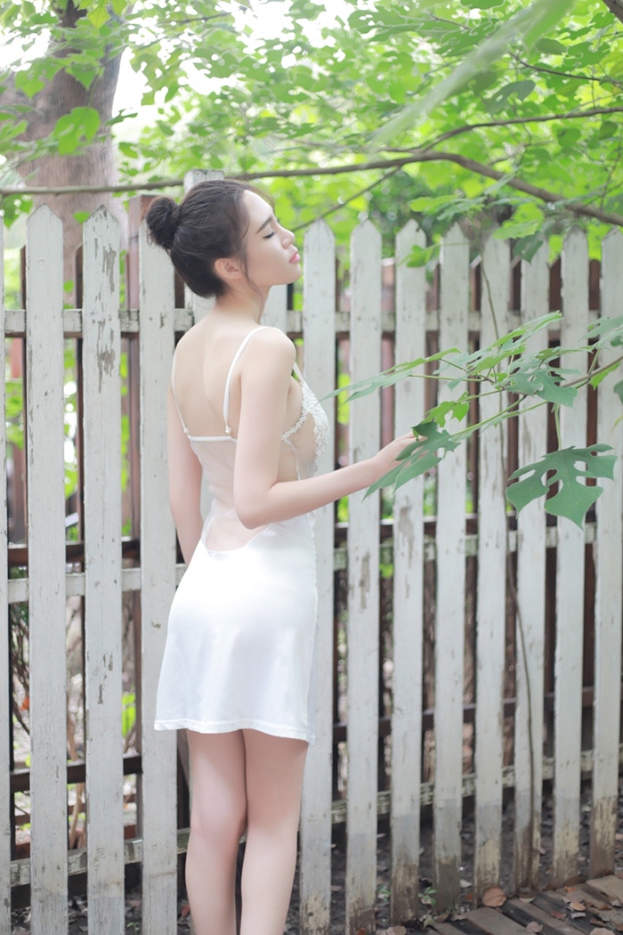 N376 ชุดนอนเซ็กซี่ ชุดนอนลูกไม้สวยๆช่วงบนเป็นผ้าใยตาข่ายโปร่งๆแต่งด้วยลูกไม้สไตล์ชุดเจ้าสาว ช่วงล่างเป็นผ้าเนื้อมันสวมใส่แบบใช้คล้องไหล่ตามรูปเลยค่ะ ***พอดีหุ่นขยายได้อีกเล็กน้อย