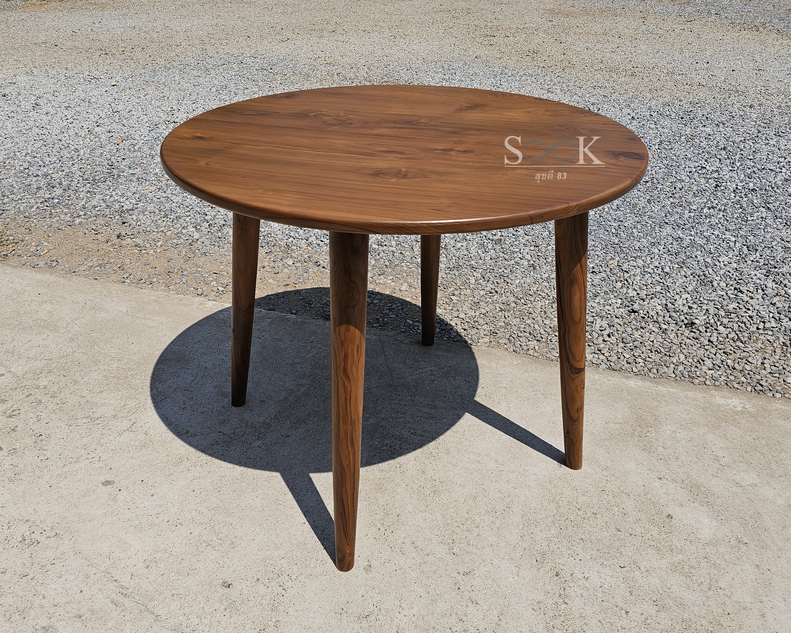 โต๊ะกินข้าวกลมขากลมเฉียง 1 ม.