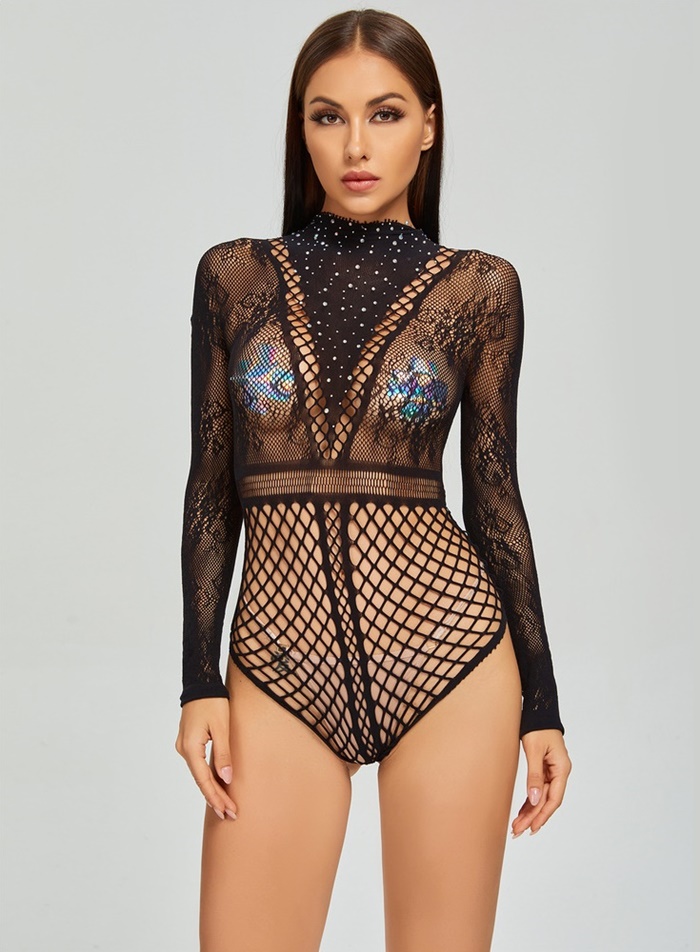 K165 ชุดตาข่ายแขนยาวเซ็กซี่ ชุดบอดี้สูทแขนยาวเนื้อตาข่าย รหัสนี้รวมความหลากหลายของลายตาข่ายไว้ในชุดเดียวกัน ด้านหน้าช่วงลำคอแหลมมายังหน้าอกประดับด้วยจิลเม็ดเล็กๆตามรูปเลยค่ะ