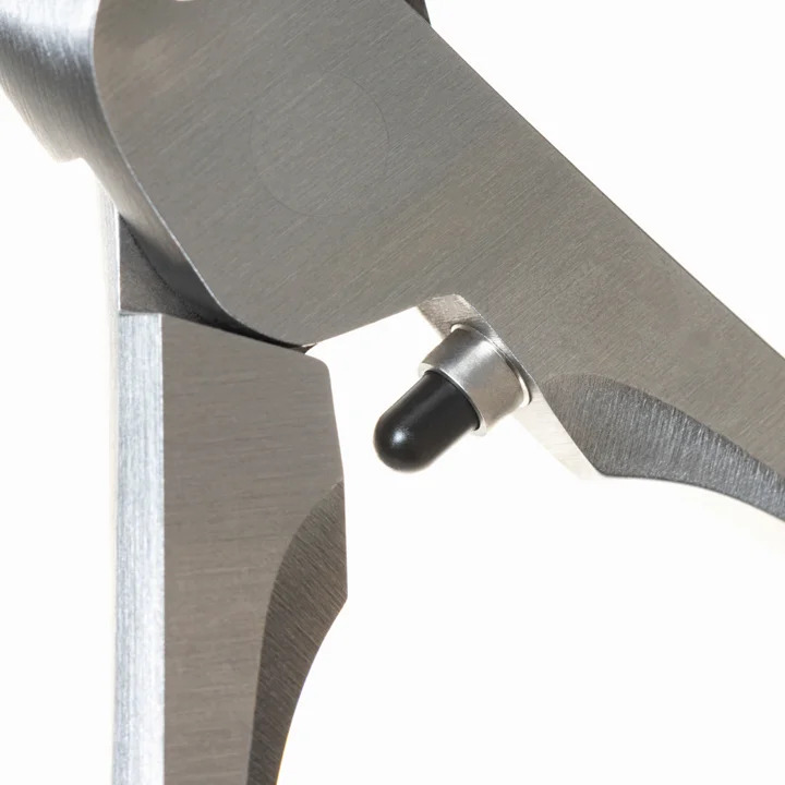 SUWADA กรรไกรตัดเล็บมือคุณภาพพรีเมี่ยมอันดับ1 จากญี่ปุ่น รุ่นคลาสสิคสีเงิน ขนาด Baby รางวัลออกแบบดีเยี่ยม แฮนด์เมดทุกอัน พร้อมกล่องโลหะสุดหรู